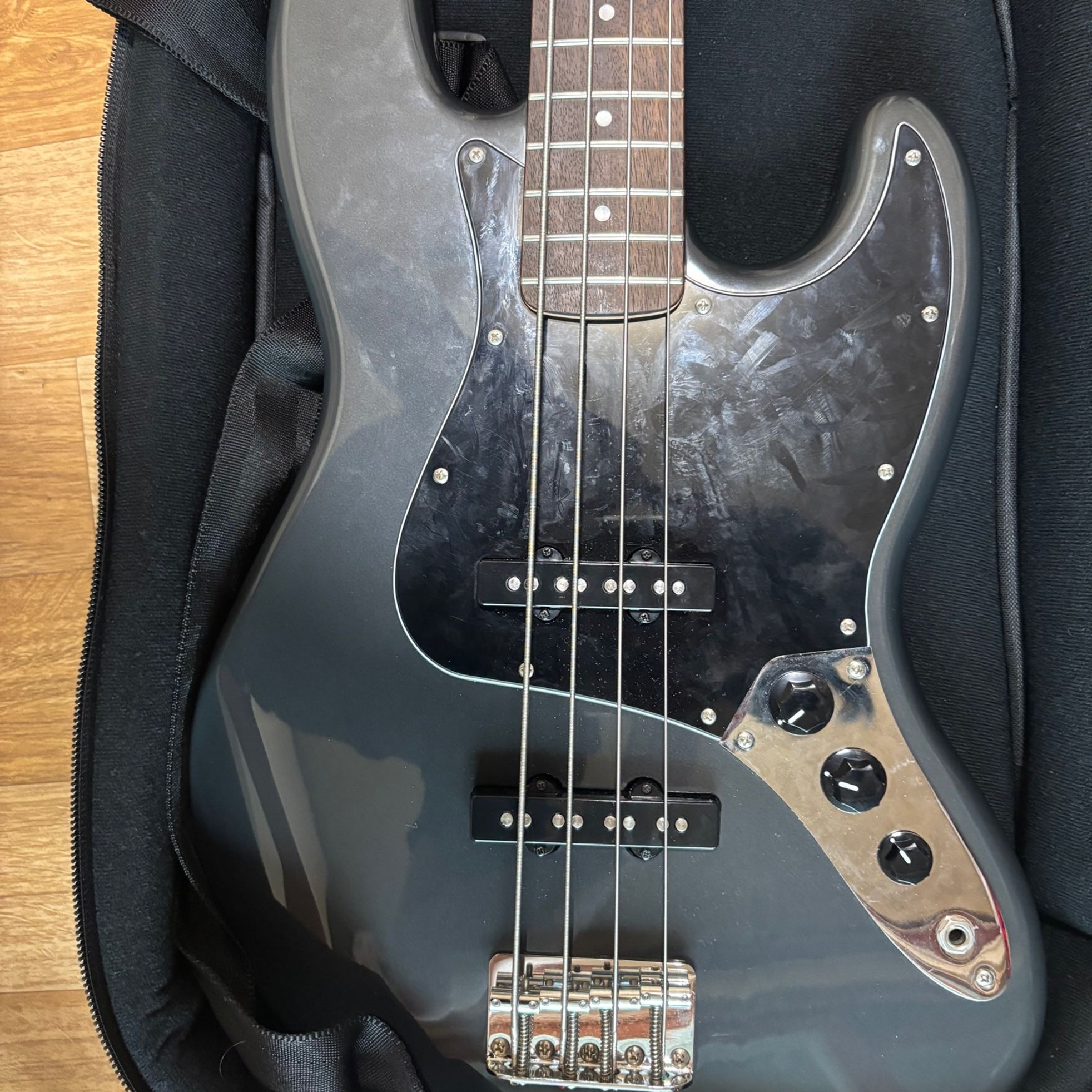 Squier-Affinity Jazz Bass-5