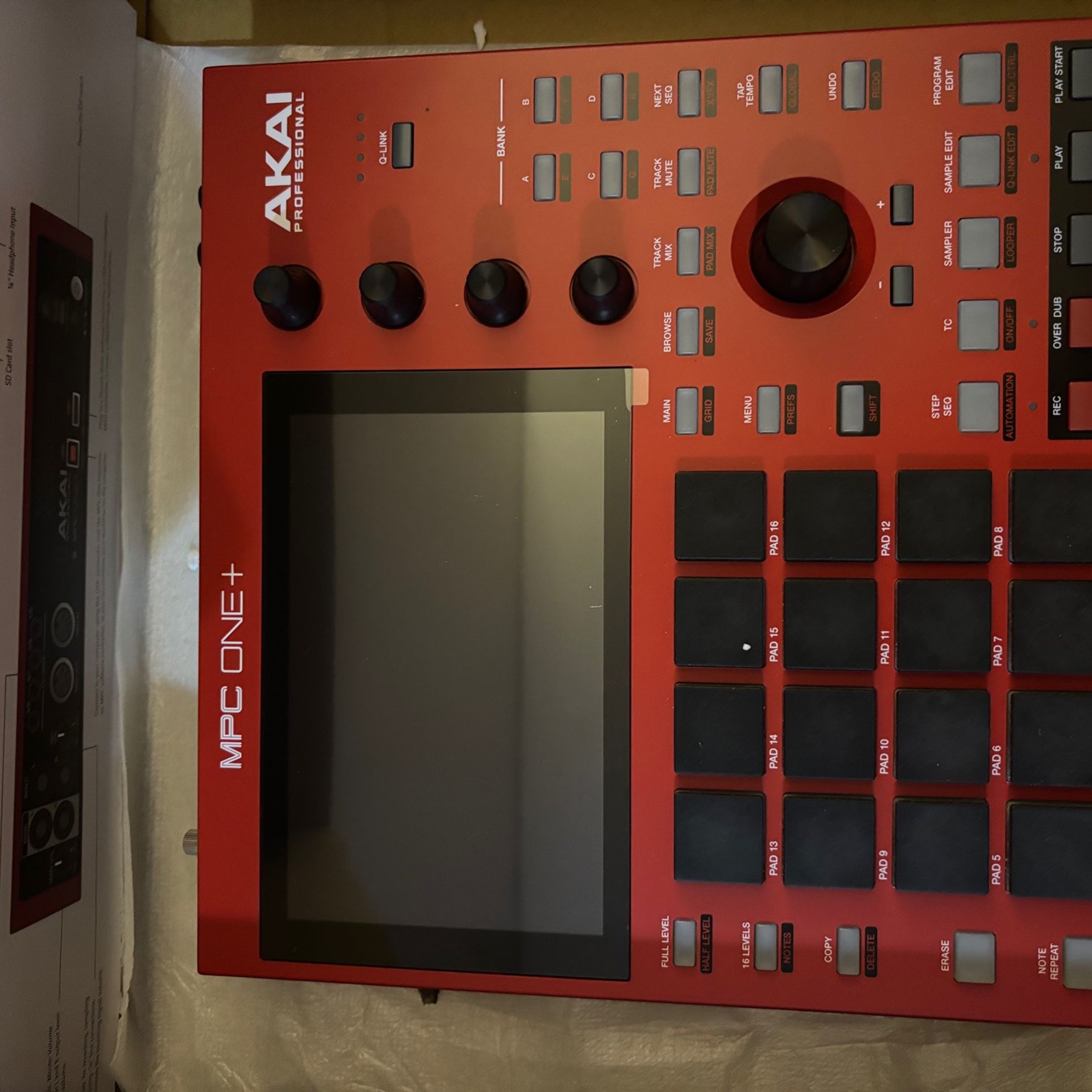 Akai Professional-MPC One+-4