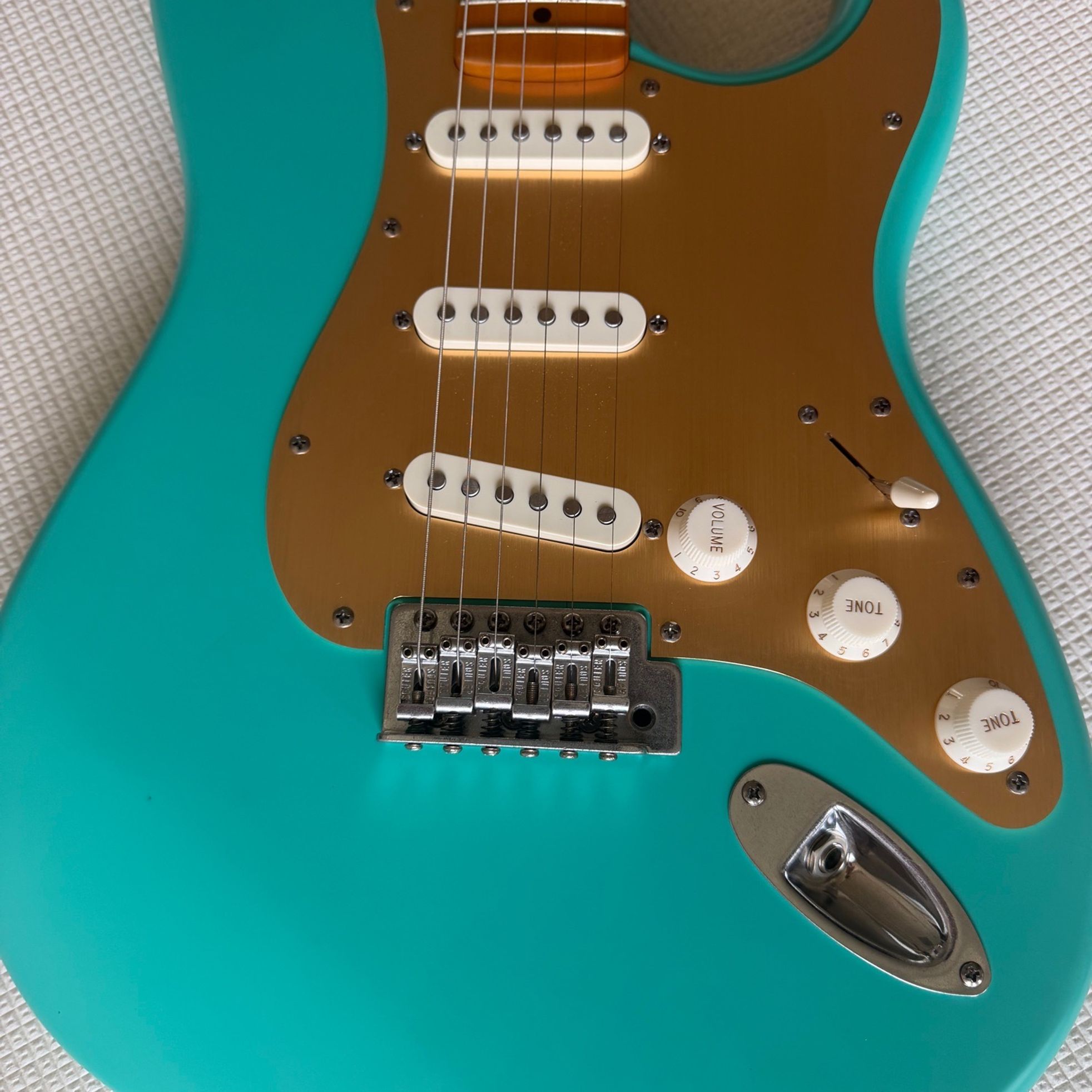 Squier-40th Anniversary Stratocaster-2