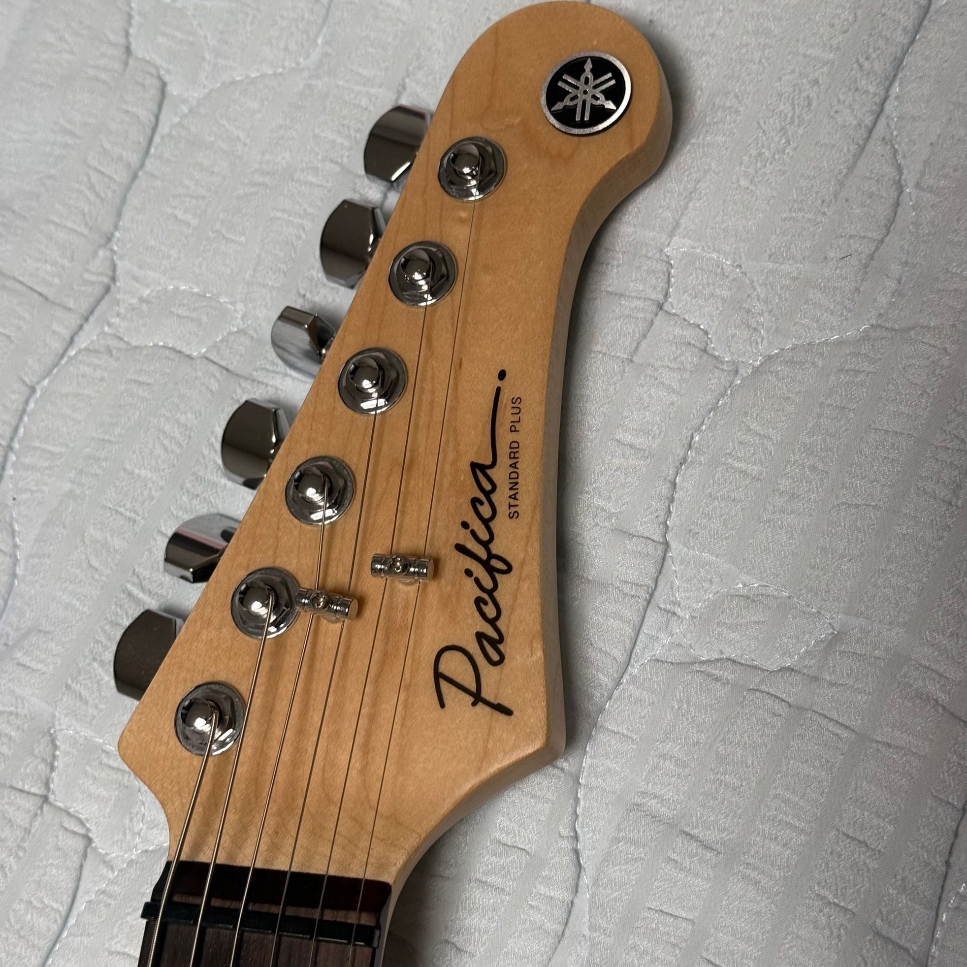 Yamaha-Pacifica Standard Plus-2