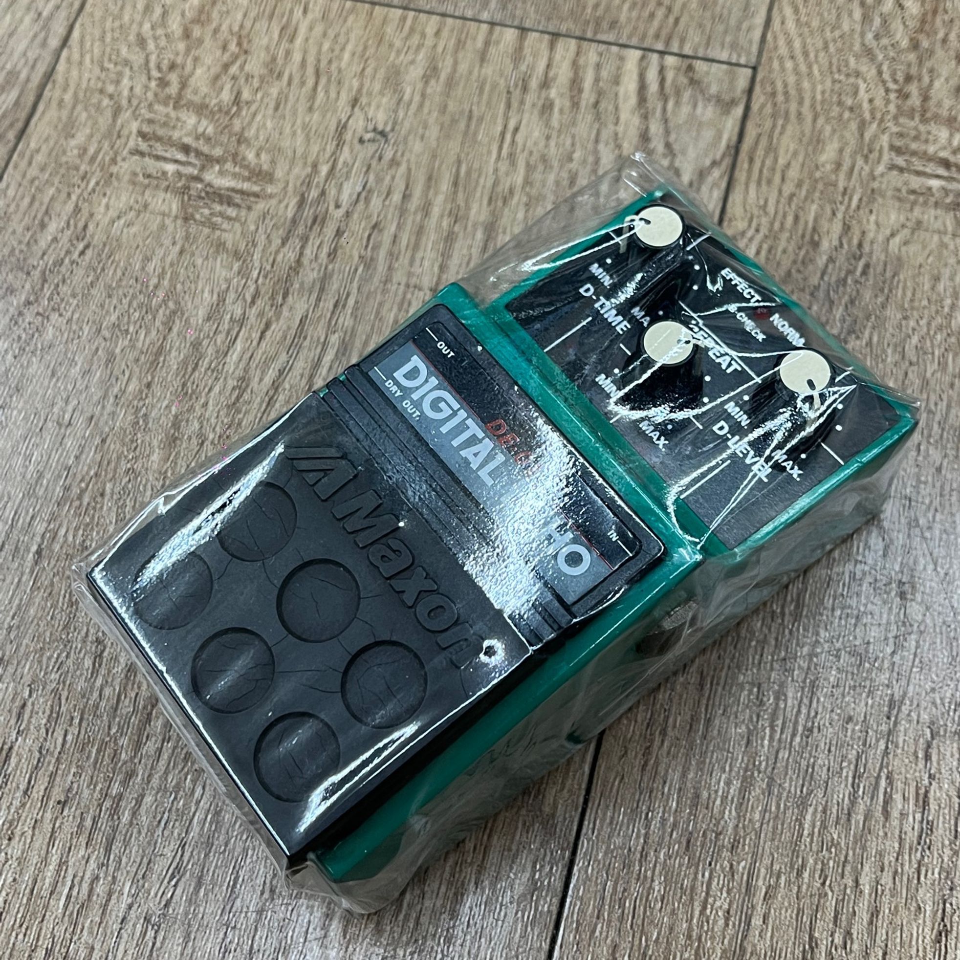 Maxon-DE-01 Digital Echo-1