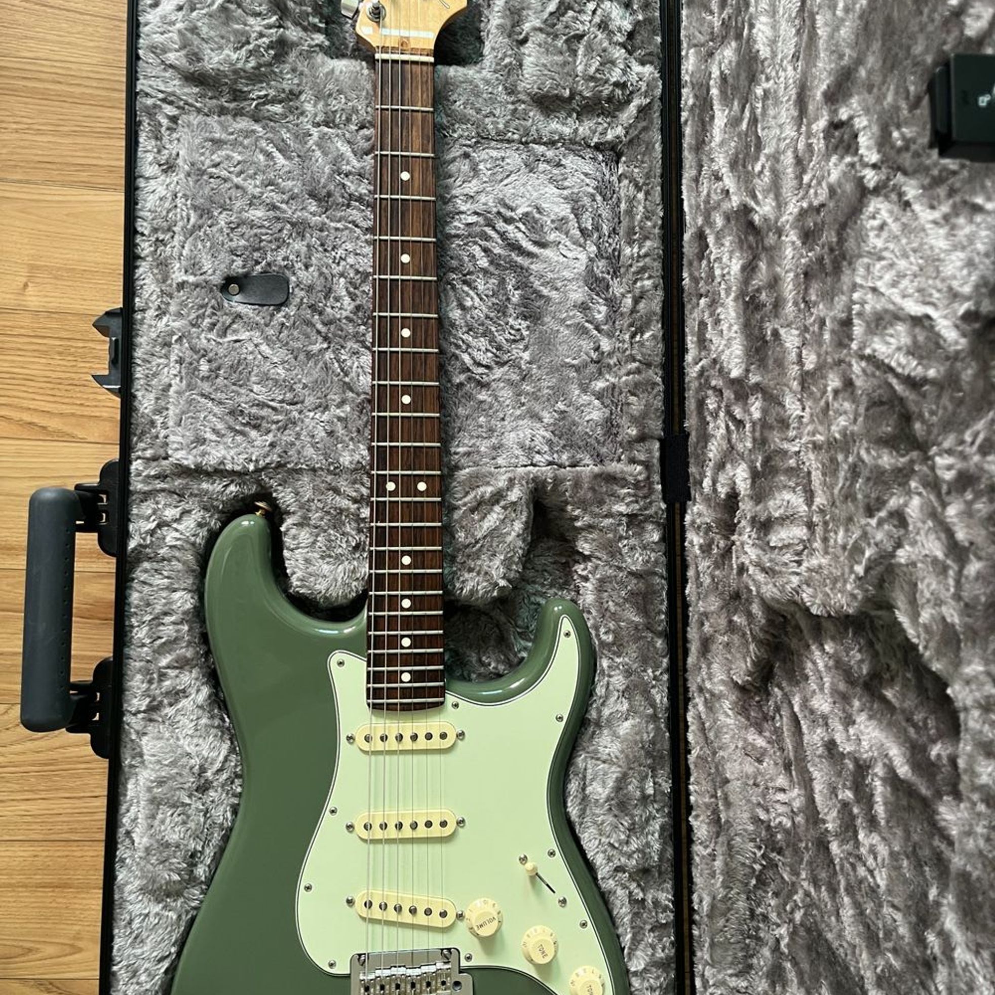 Fender-American Professional Stratocaster-1