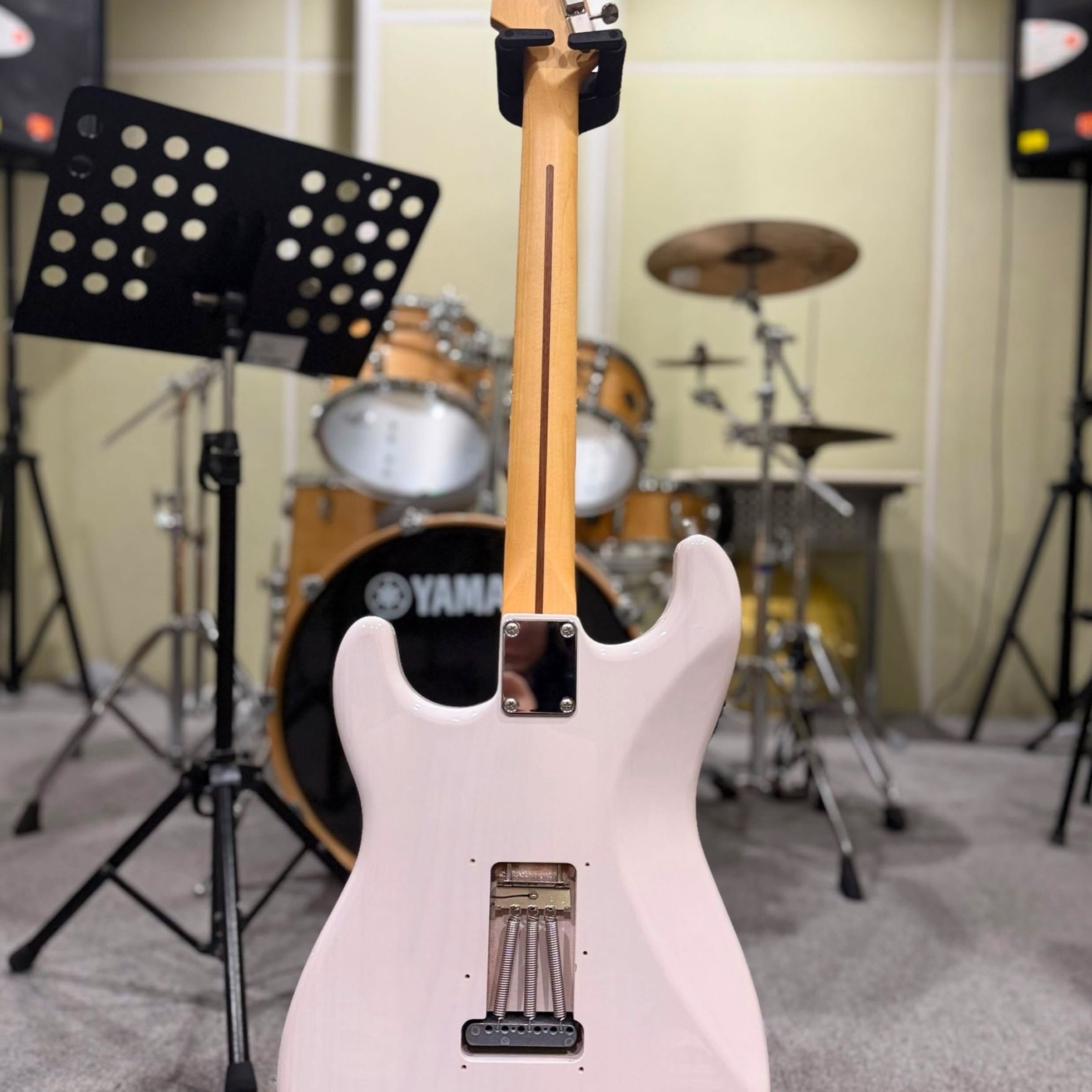 Fender-MIJ Hybrid II Stratocaster-2