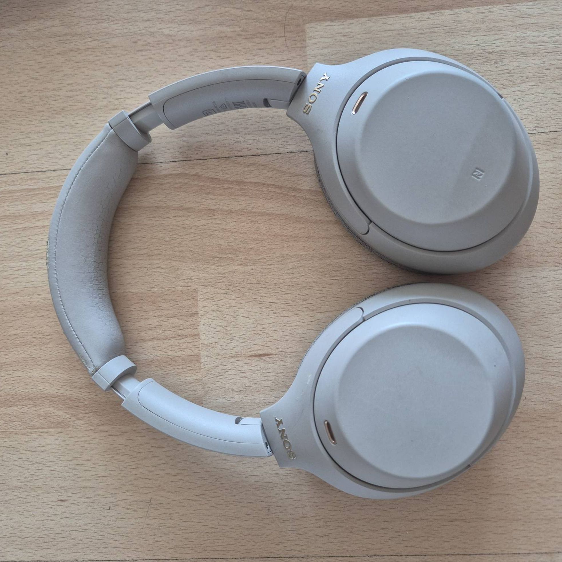 Sony-WH-1000XM4-3