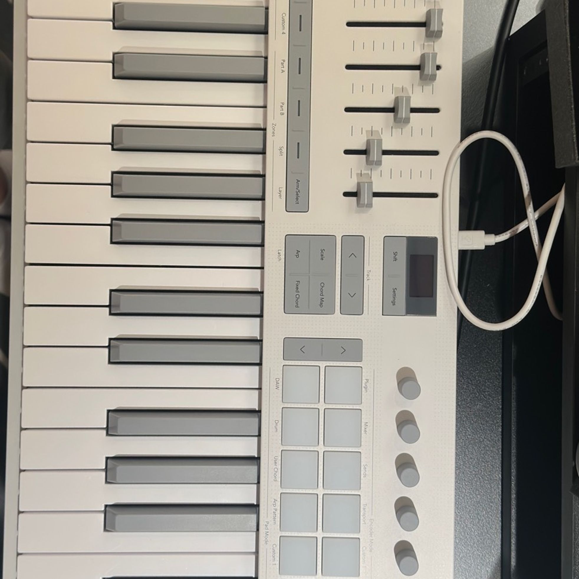 Novation-Launchkey 49 MK4-2