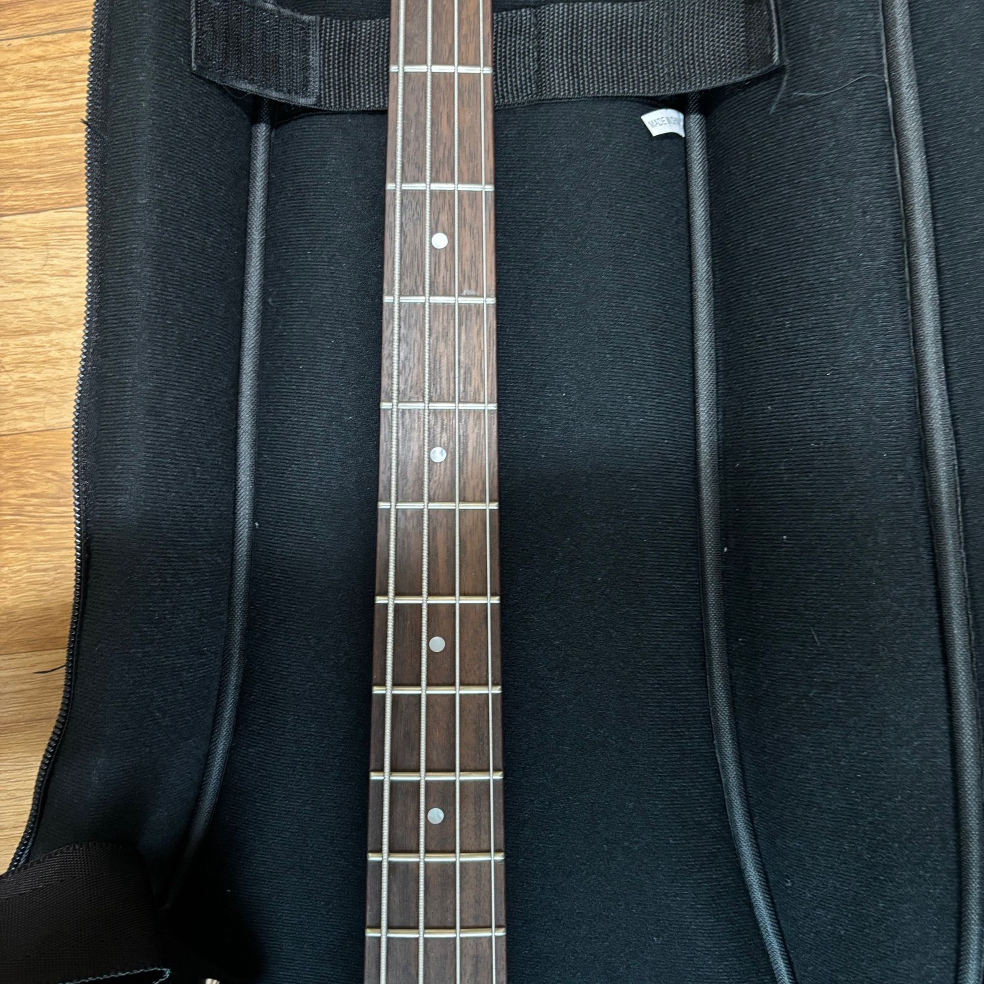 Squier-Affinity Jazz Bass-6
