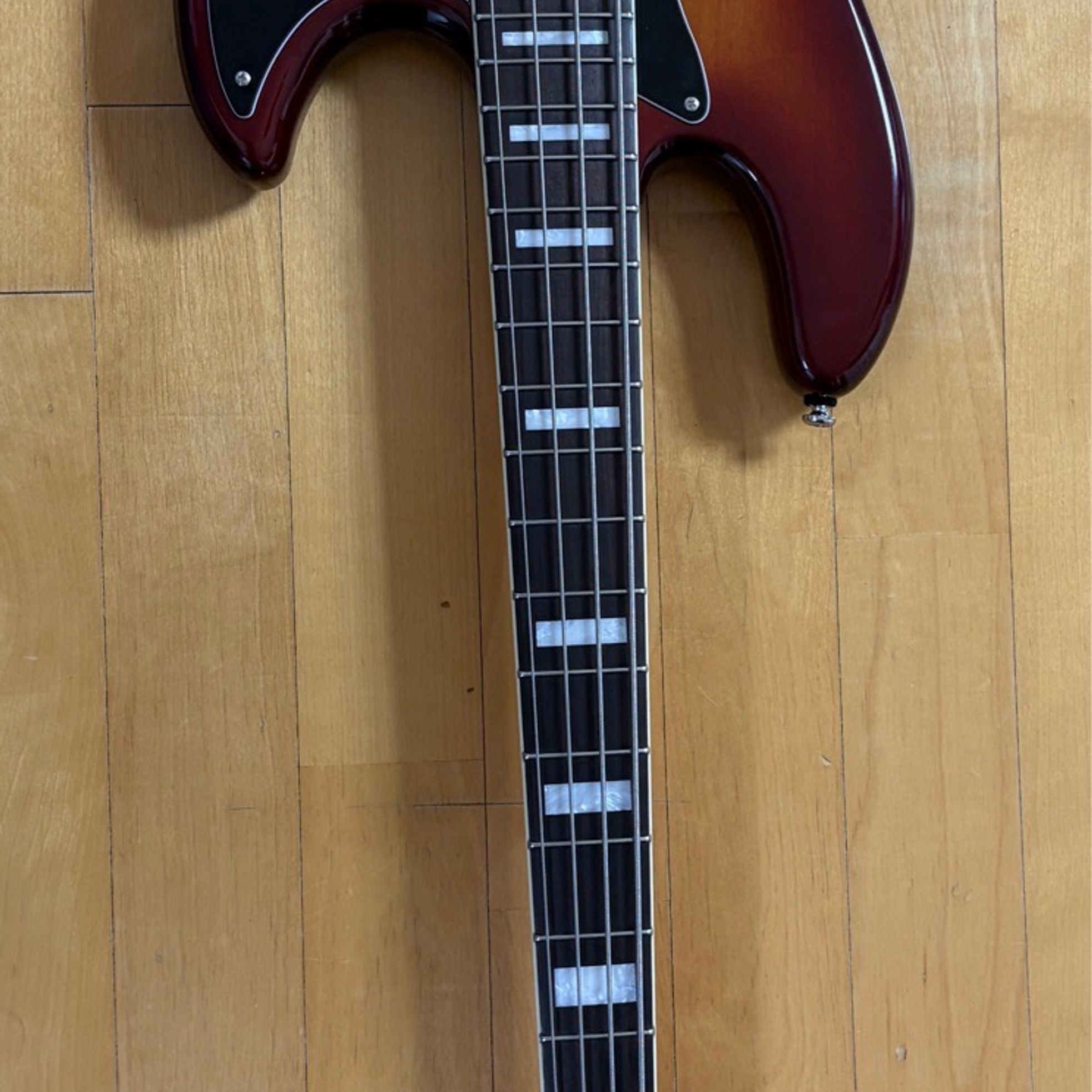Sire-Marcus Miller V7-1