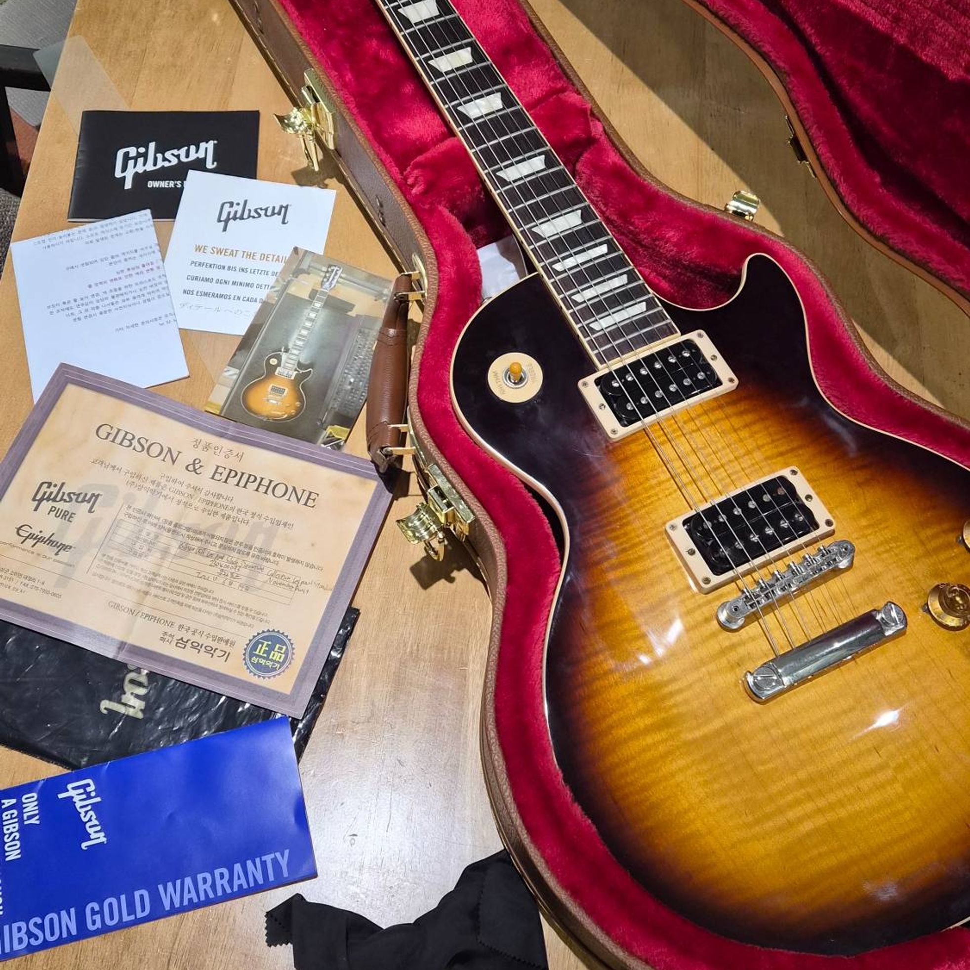 Gibson-Les Paul Signature-1