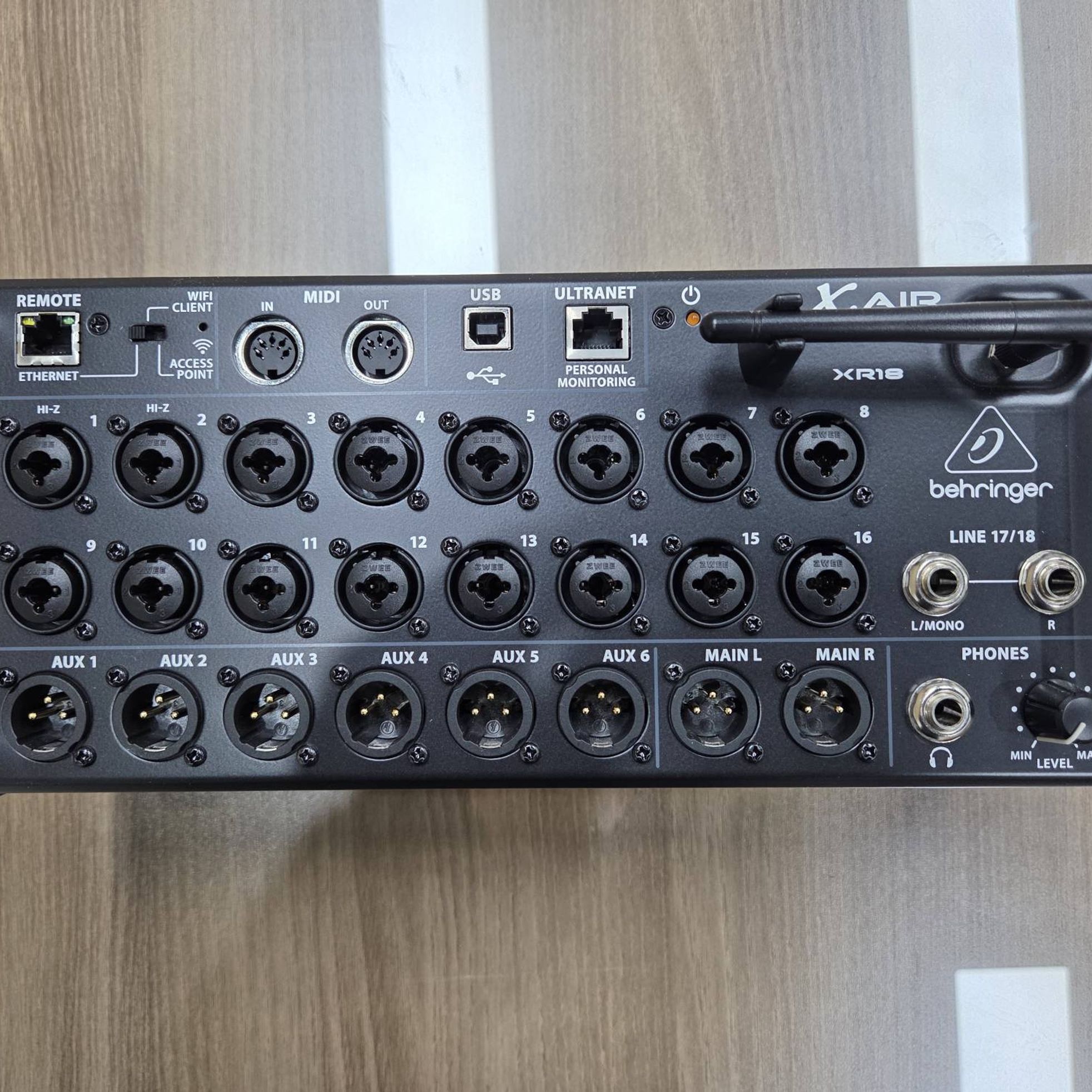 Behringer-XR18-3