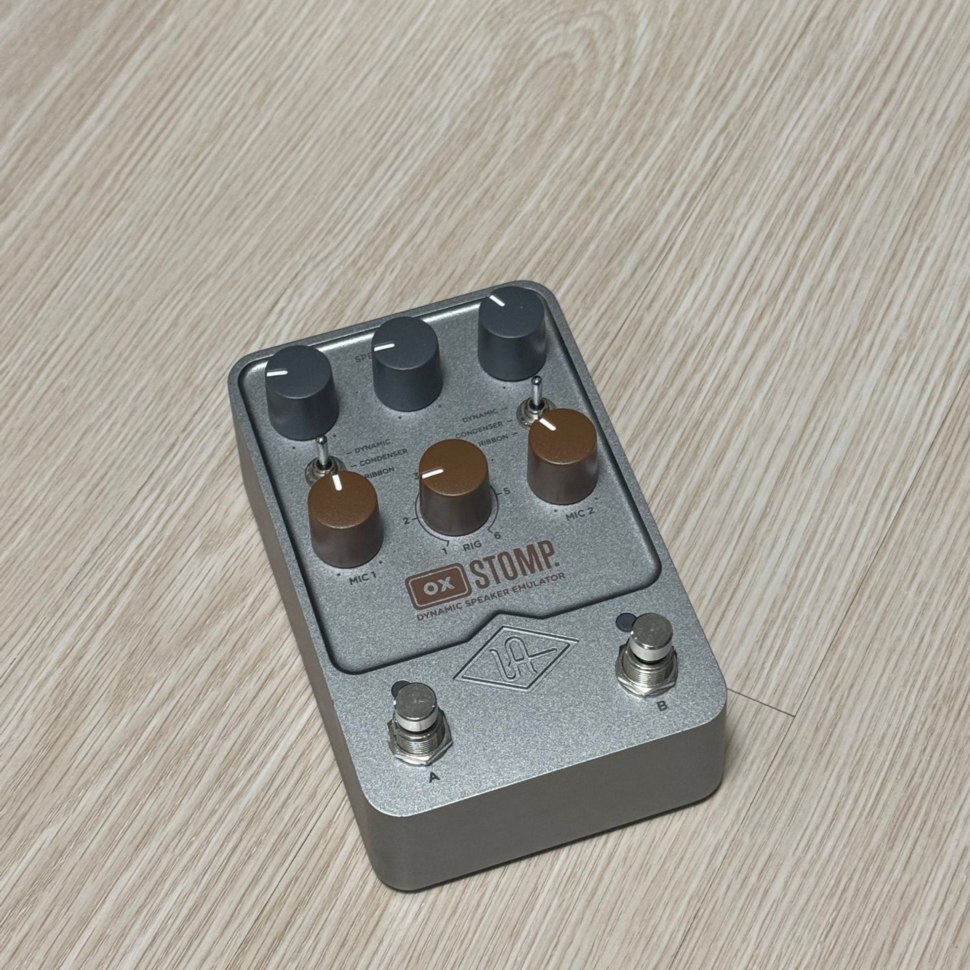 Universal Audio-OX Stomp-1