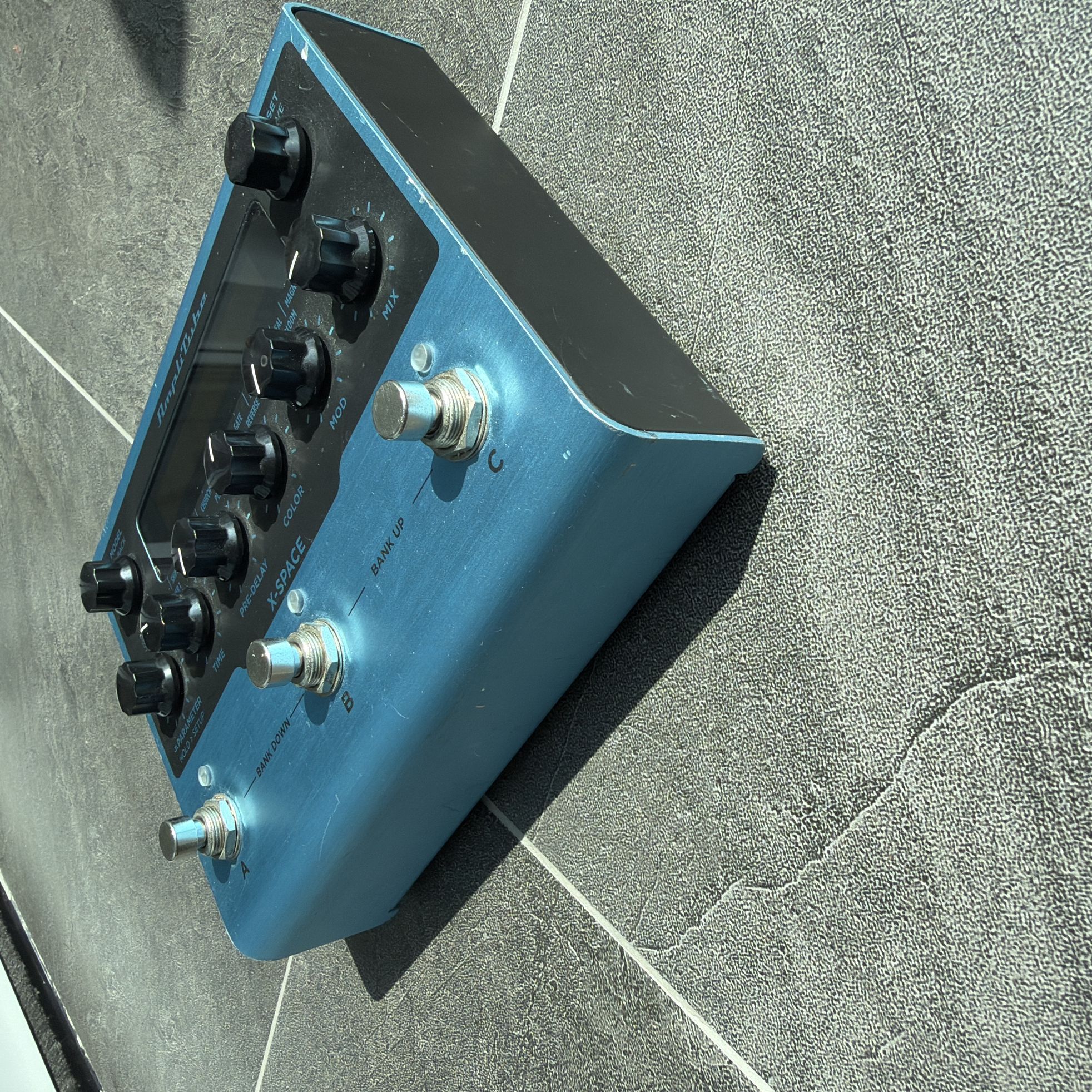 IK Multimedia-X-Space-4