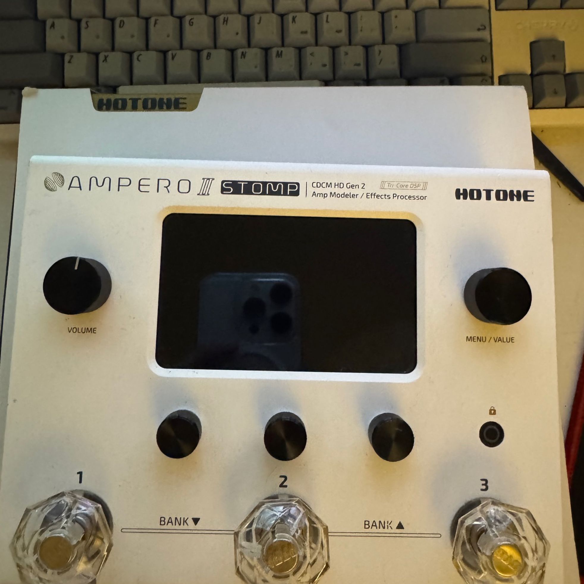Hotone-Ampero II Stomp-1