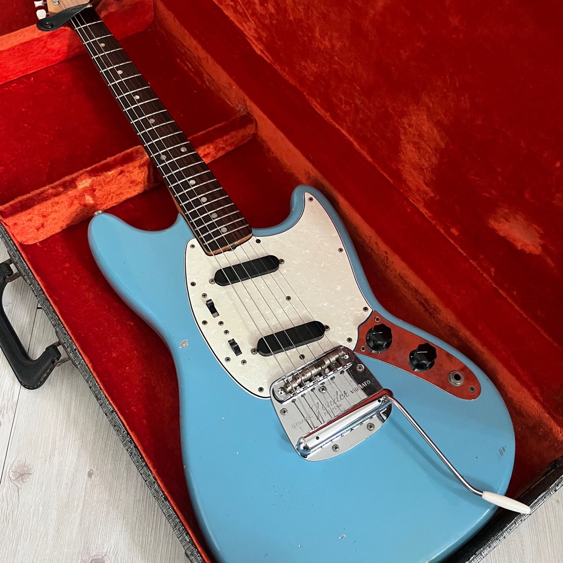 Fender-Mustang-1