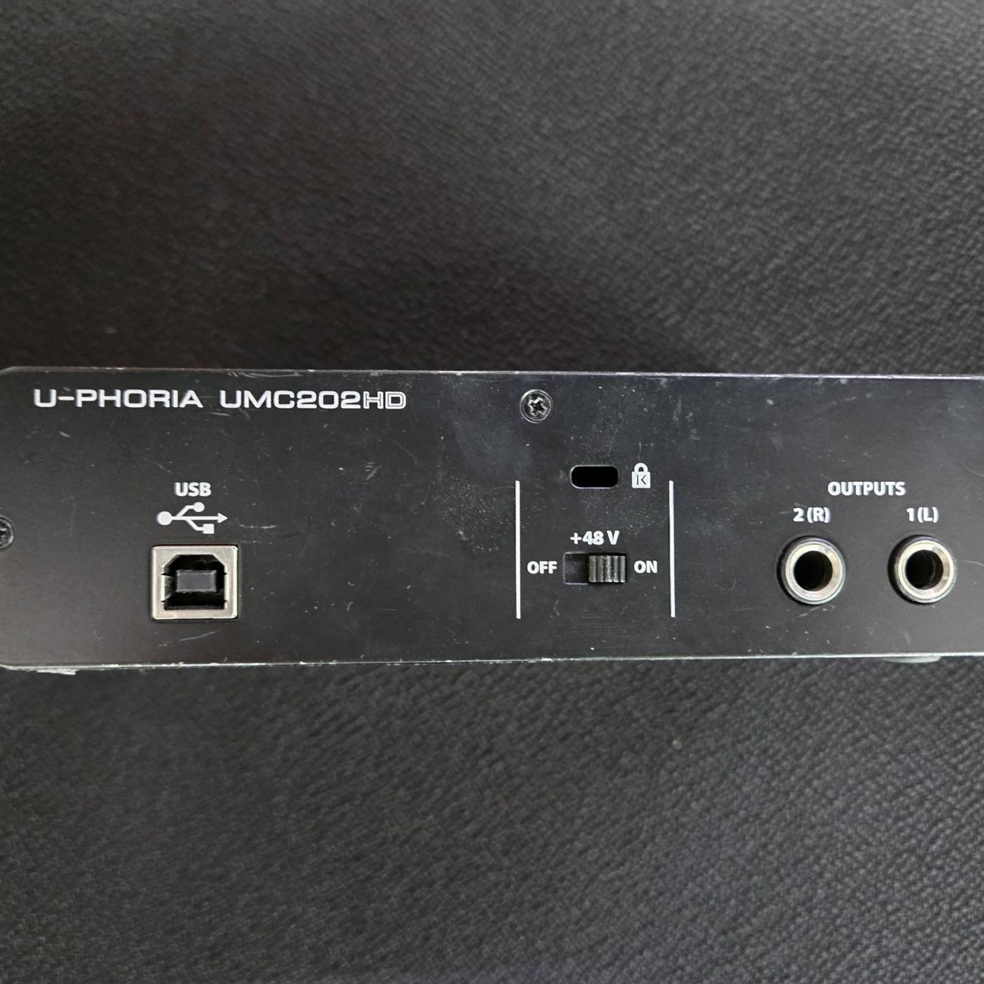 Behringer-UMC202HD-2