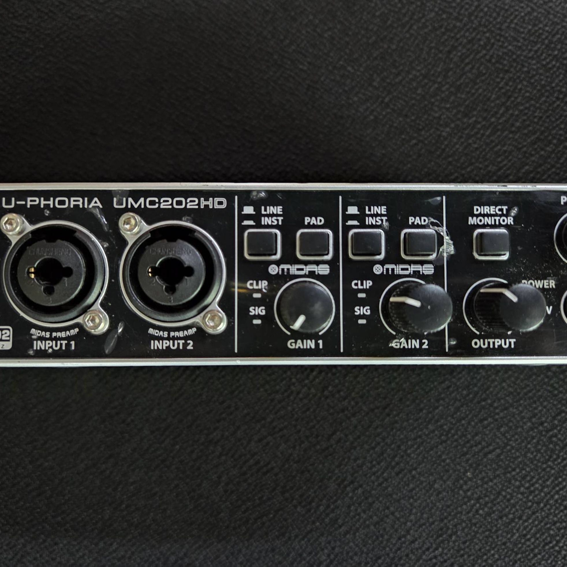 Behringer-UMC202HD-3
