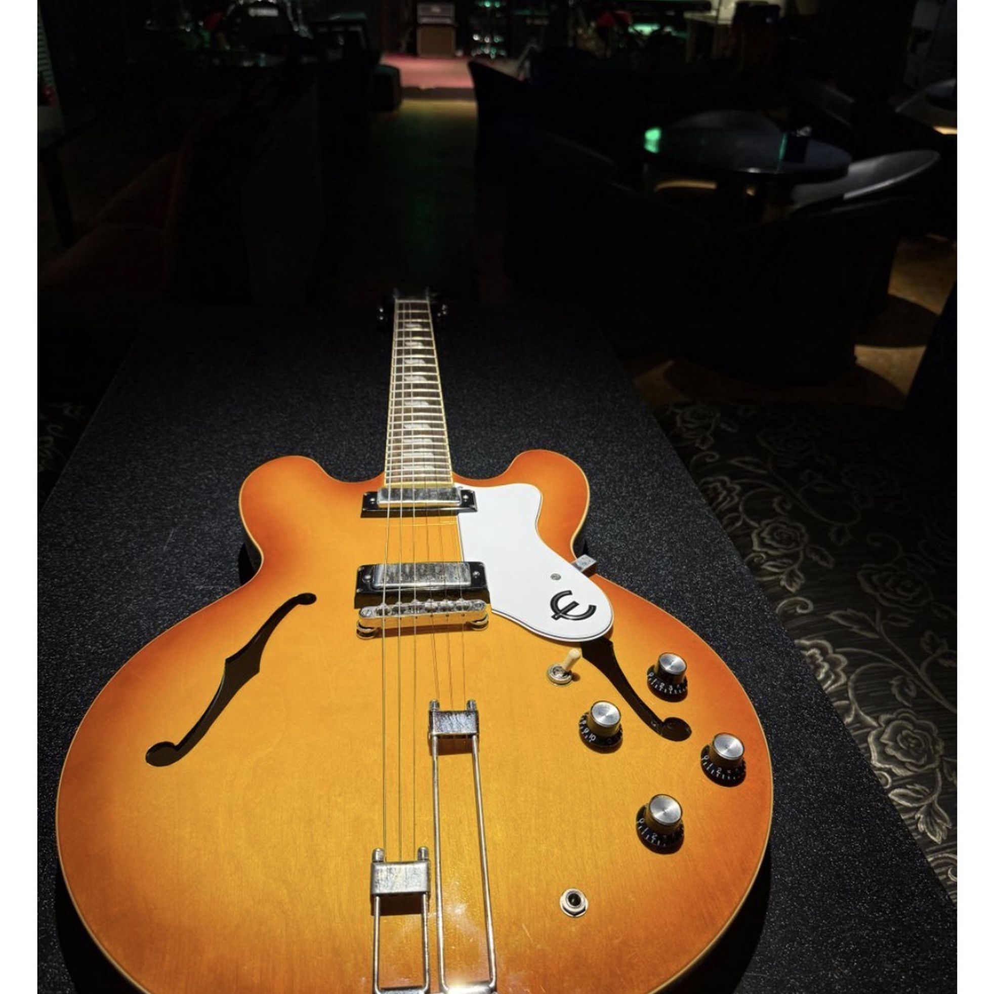 Epiphone-Riviera-2