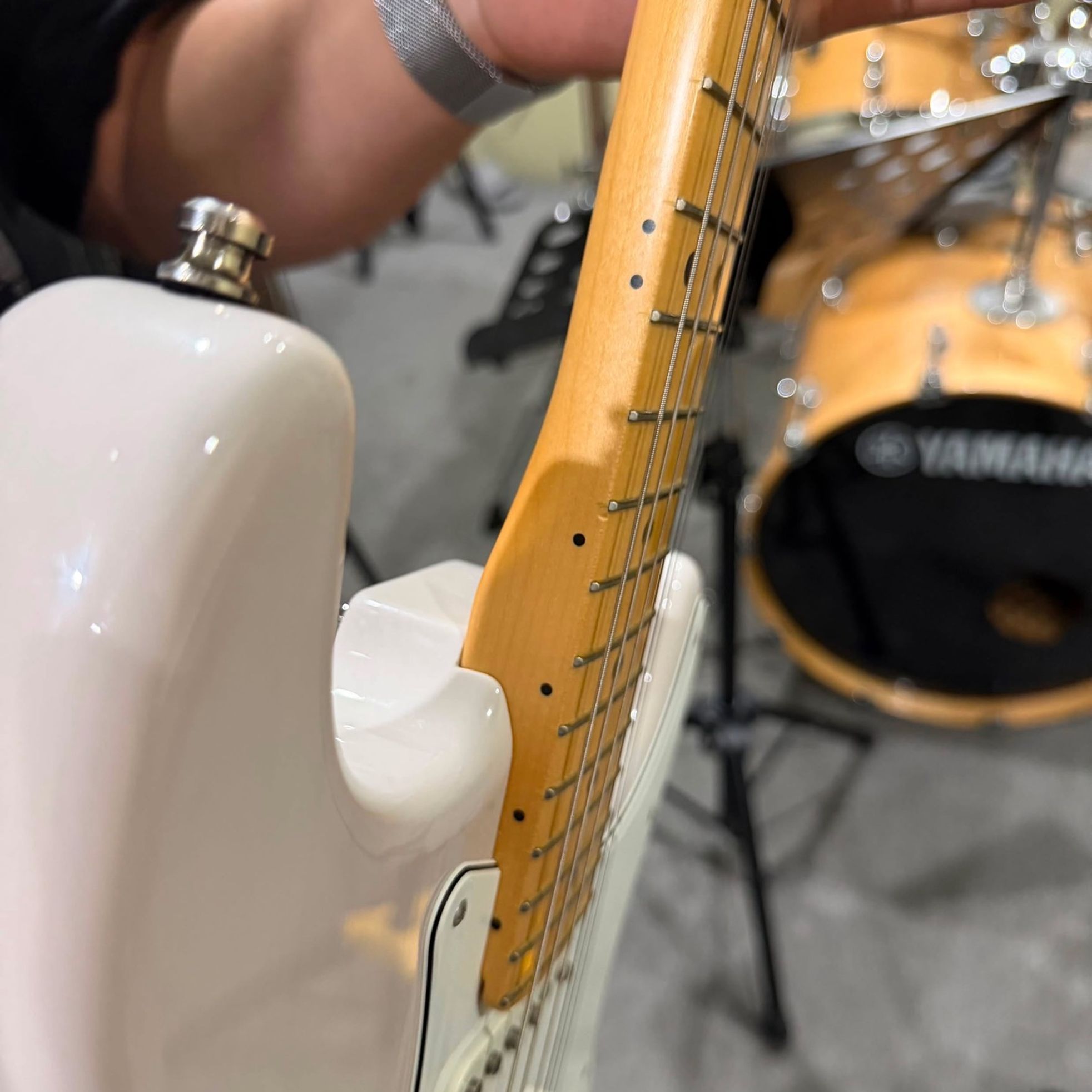 Fender-MIJ Hybrid II Stratocaster-3