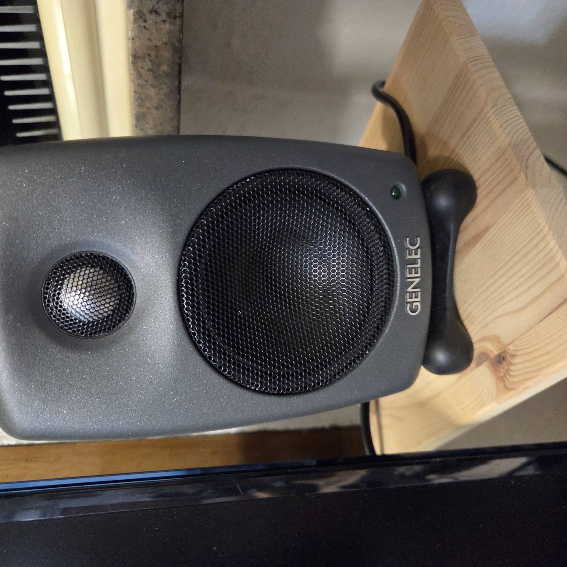 Genelec-8010A-1
