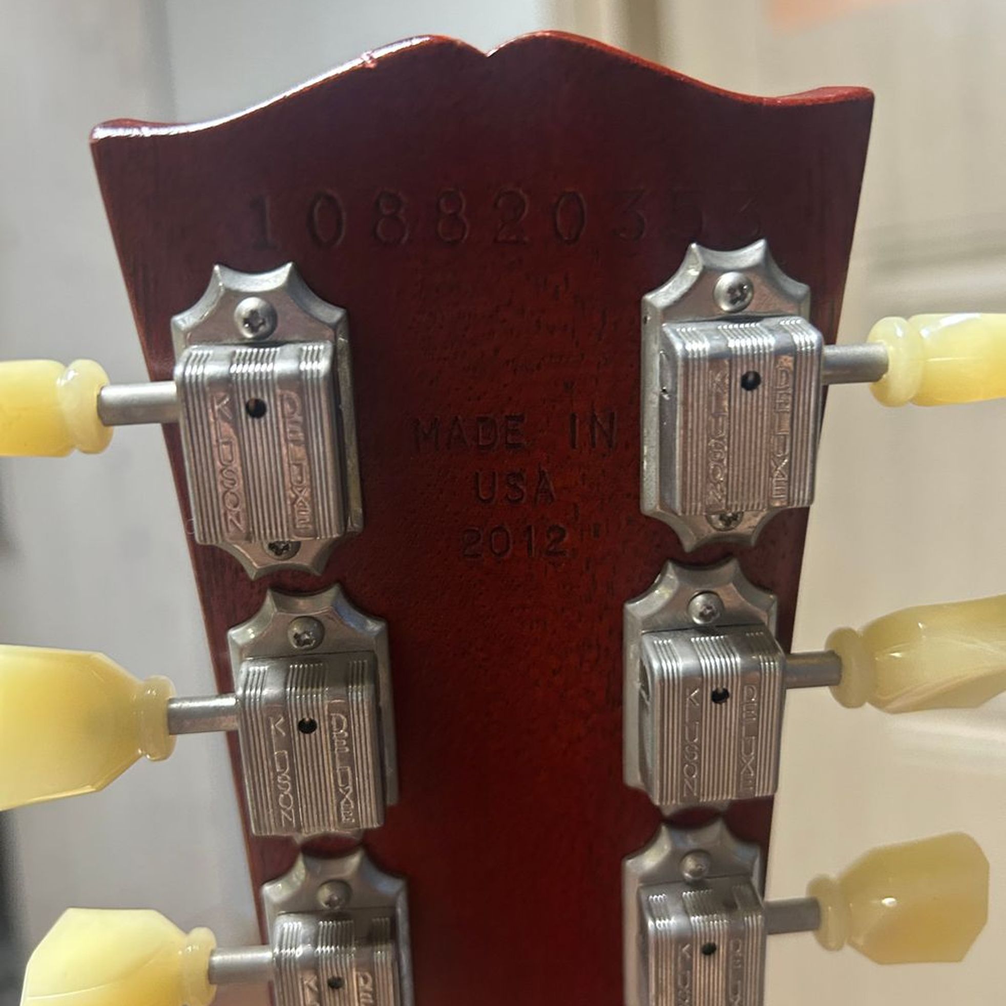Gibson-Les Paul Traditional-3
