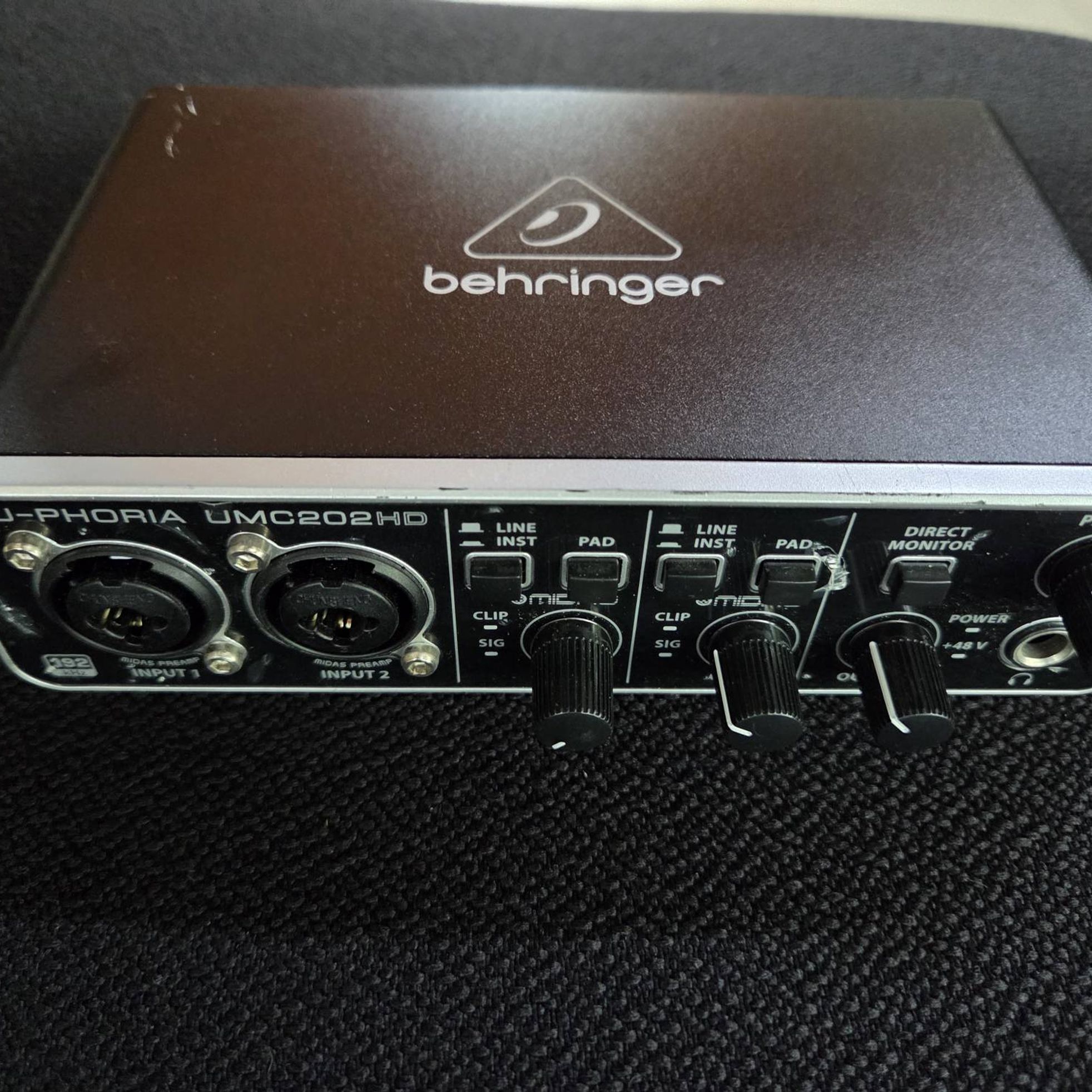 Behringer-UMC202HD-1