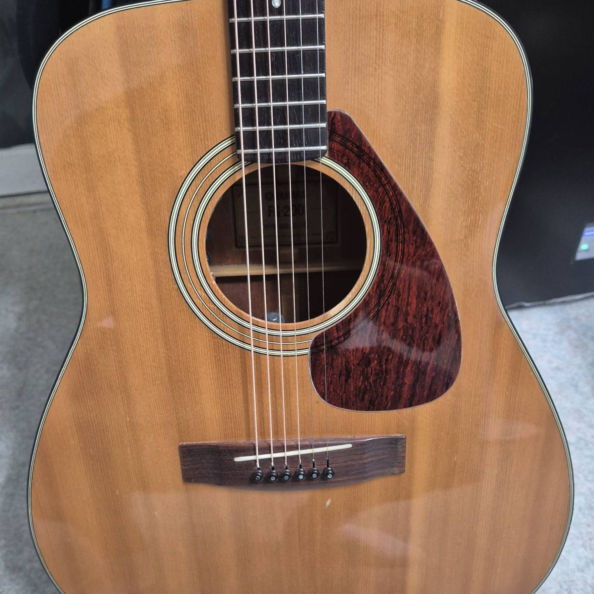 Yamaha-FG-200-2
