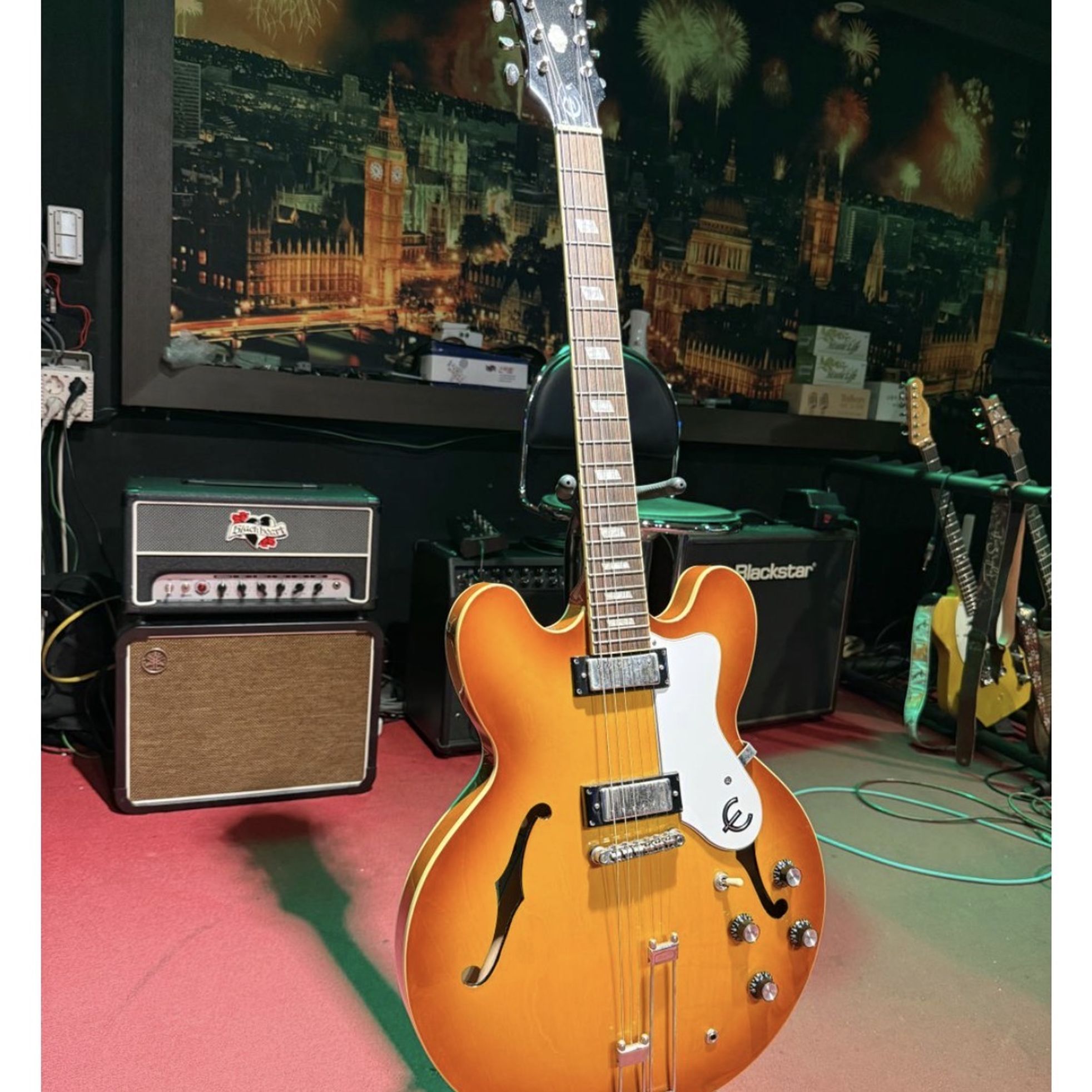 Epiphone-Riviera-1