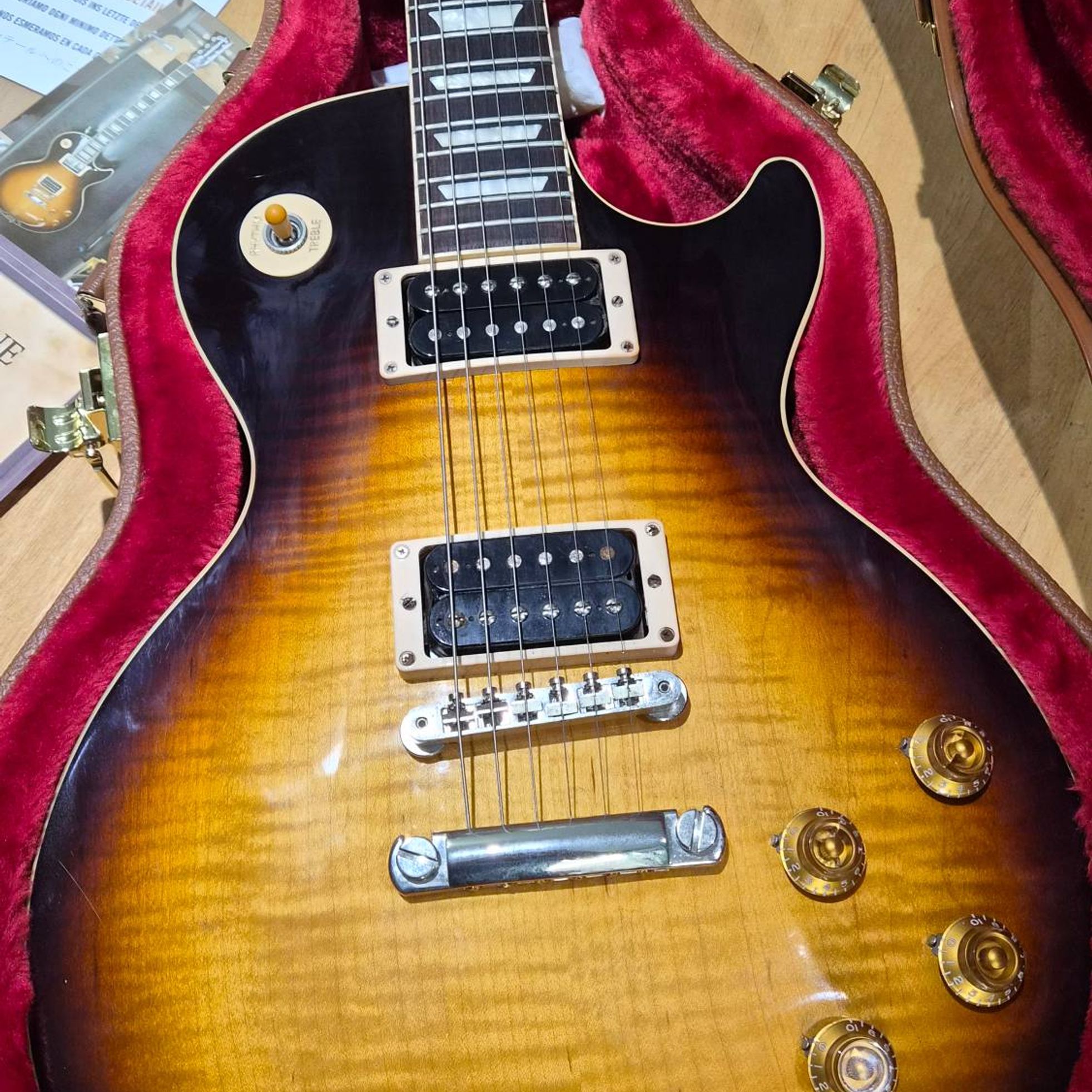 Gibson-Les Paul Signature-3