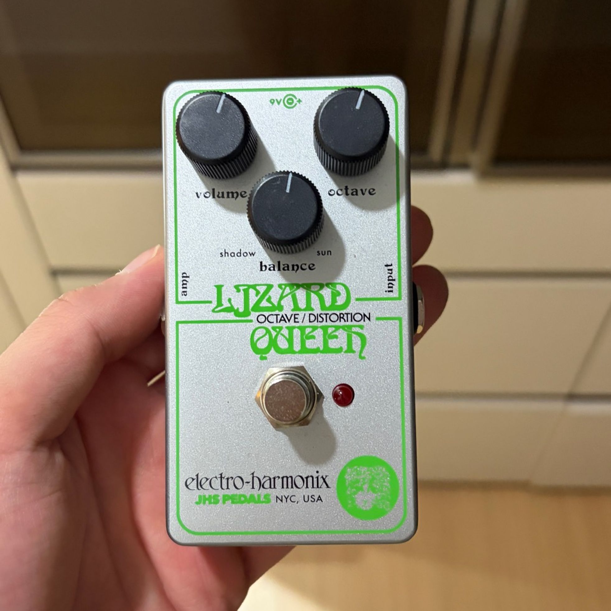 Electro-Harmonix-Lizard Queen-1