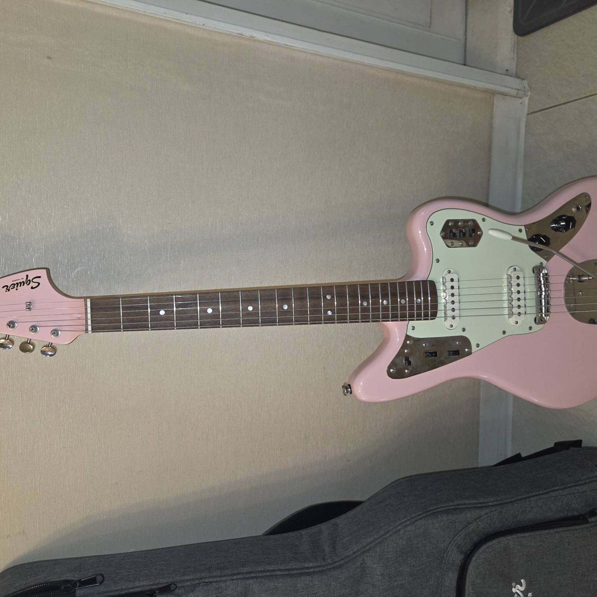 Squier-Classic Vibe Jaguar-1