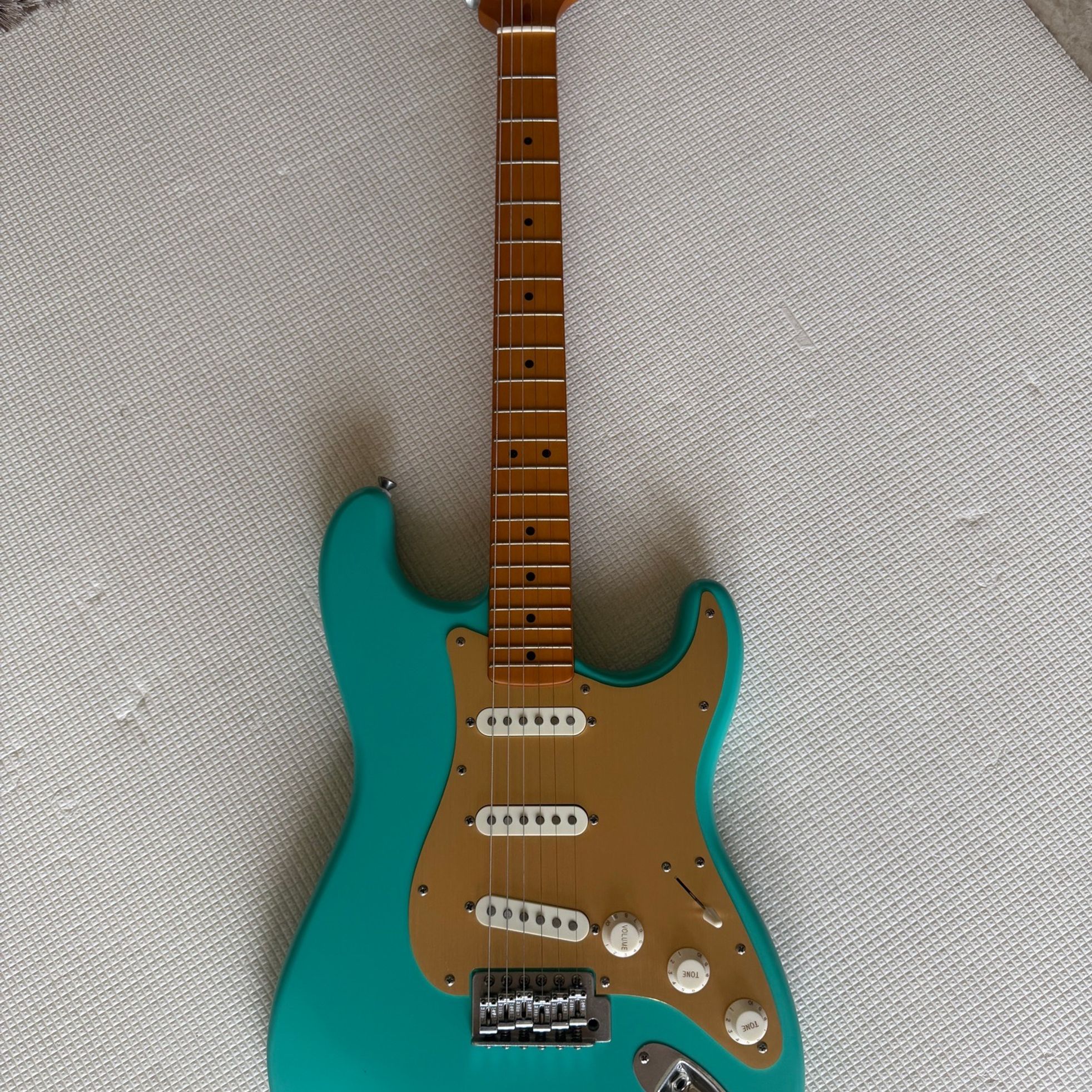 Squier-40th Anniversary Stratocaster-1