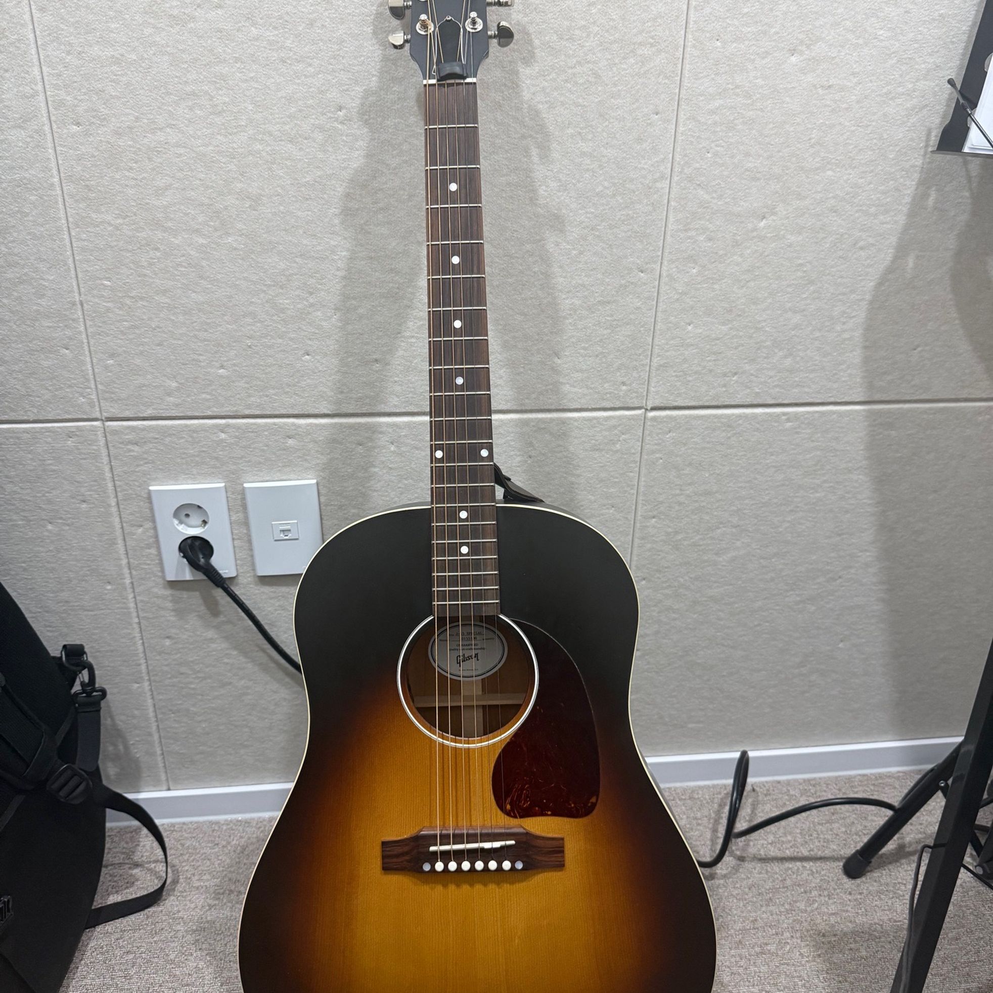 Gibson-null-1