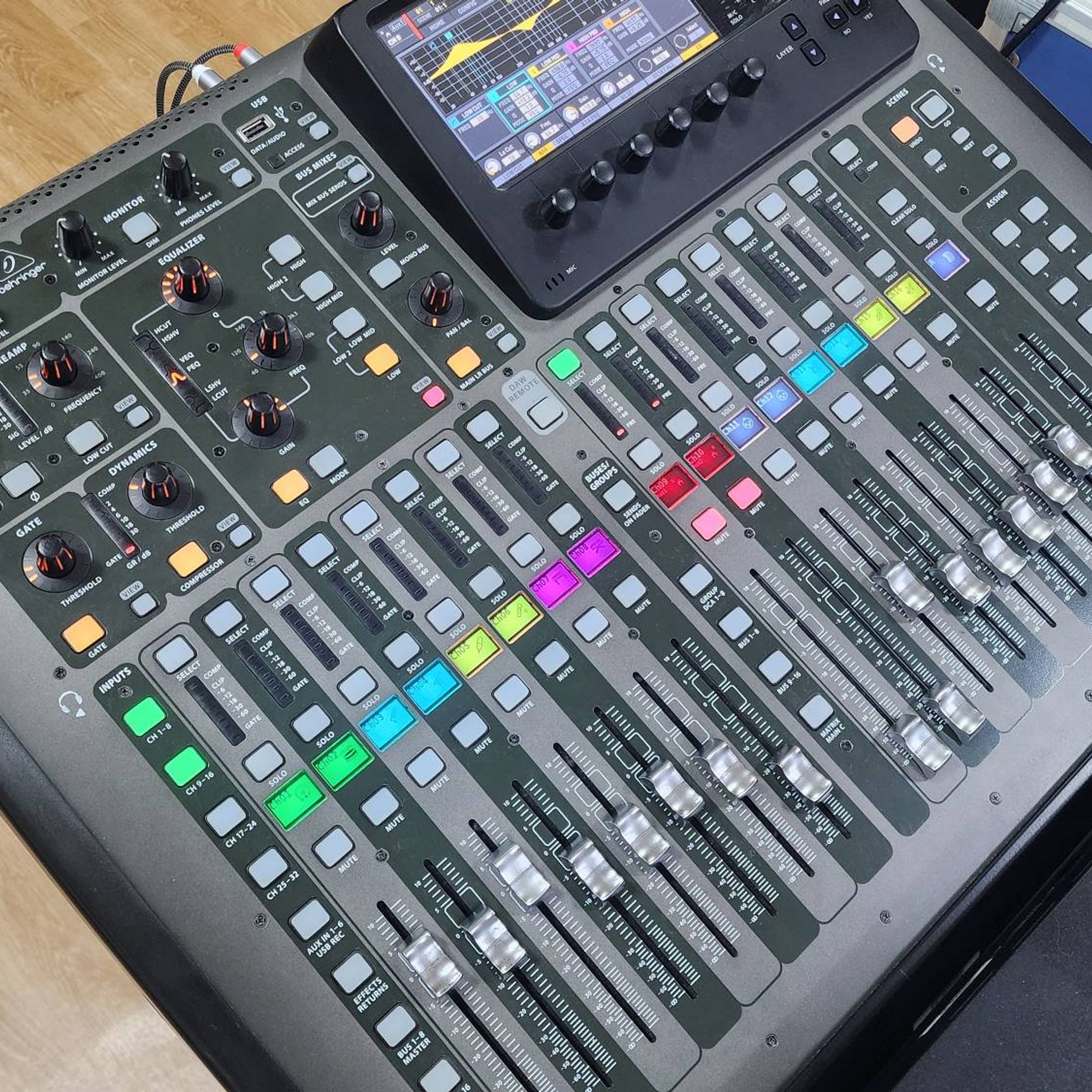 Behringer-X32 Compact-1