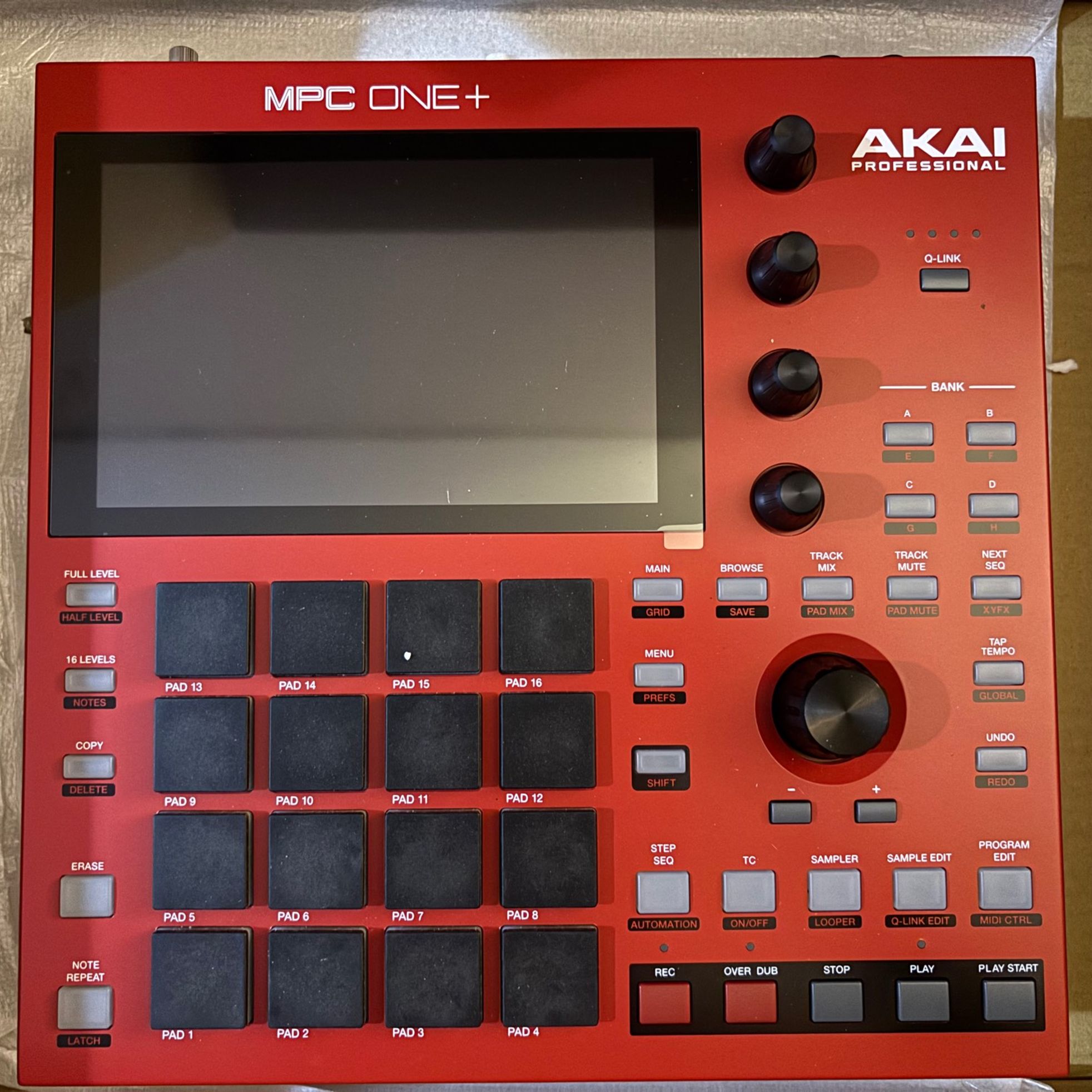 Akai Professional-MPC One+-3
