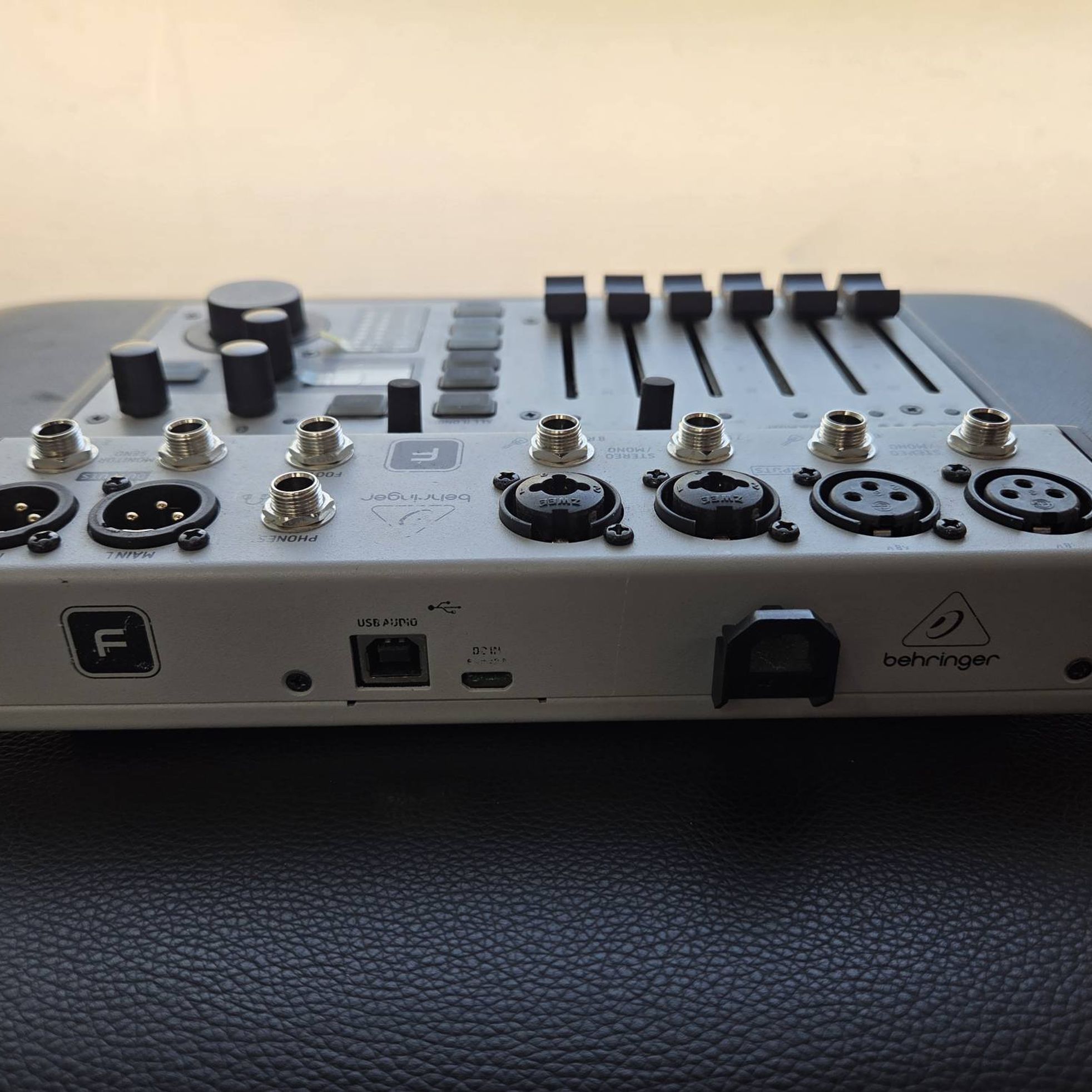 Behringer-FLOW 8-2