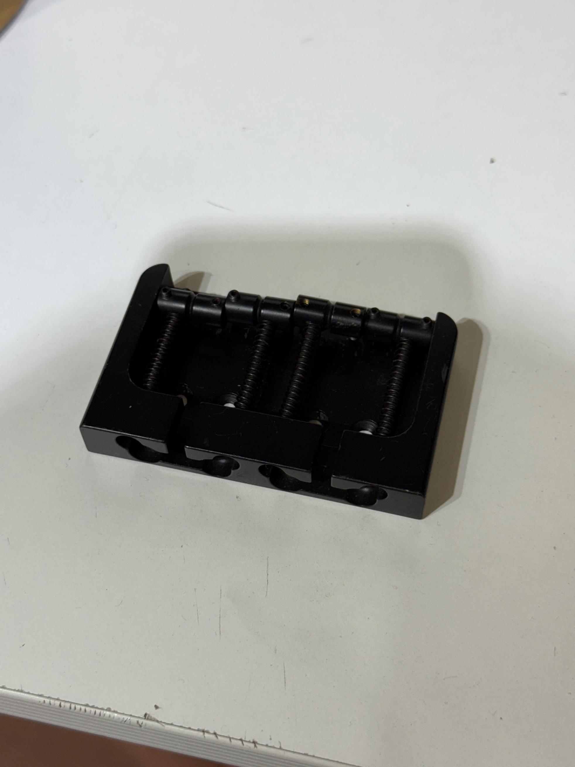Hipshot B style Bass Bridge 17mm brass