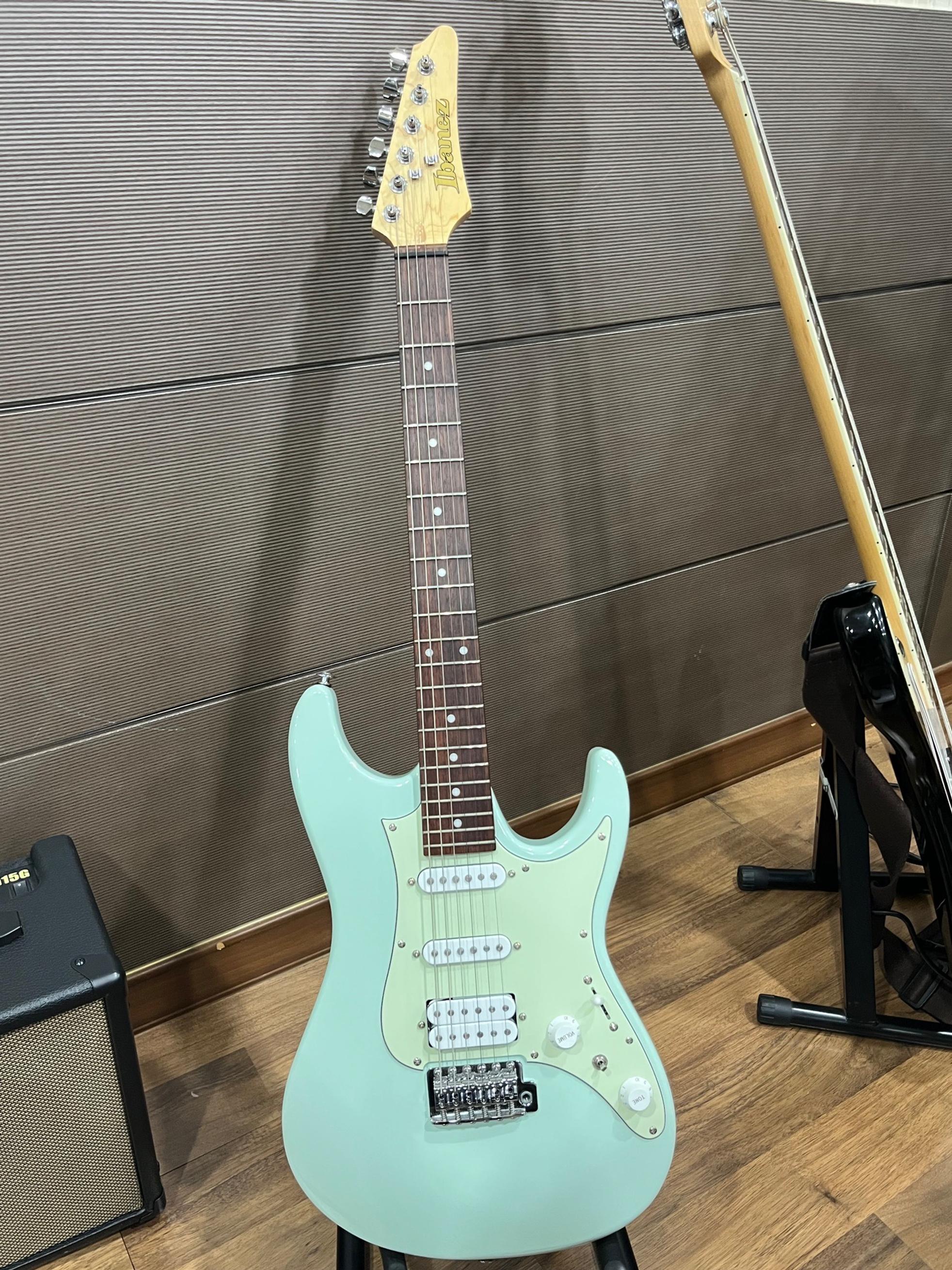 Ibanez AZES40
