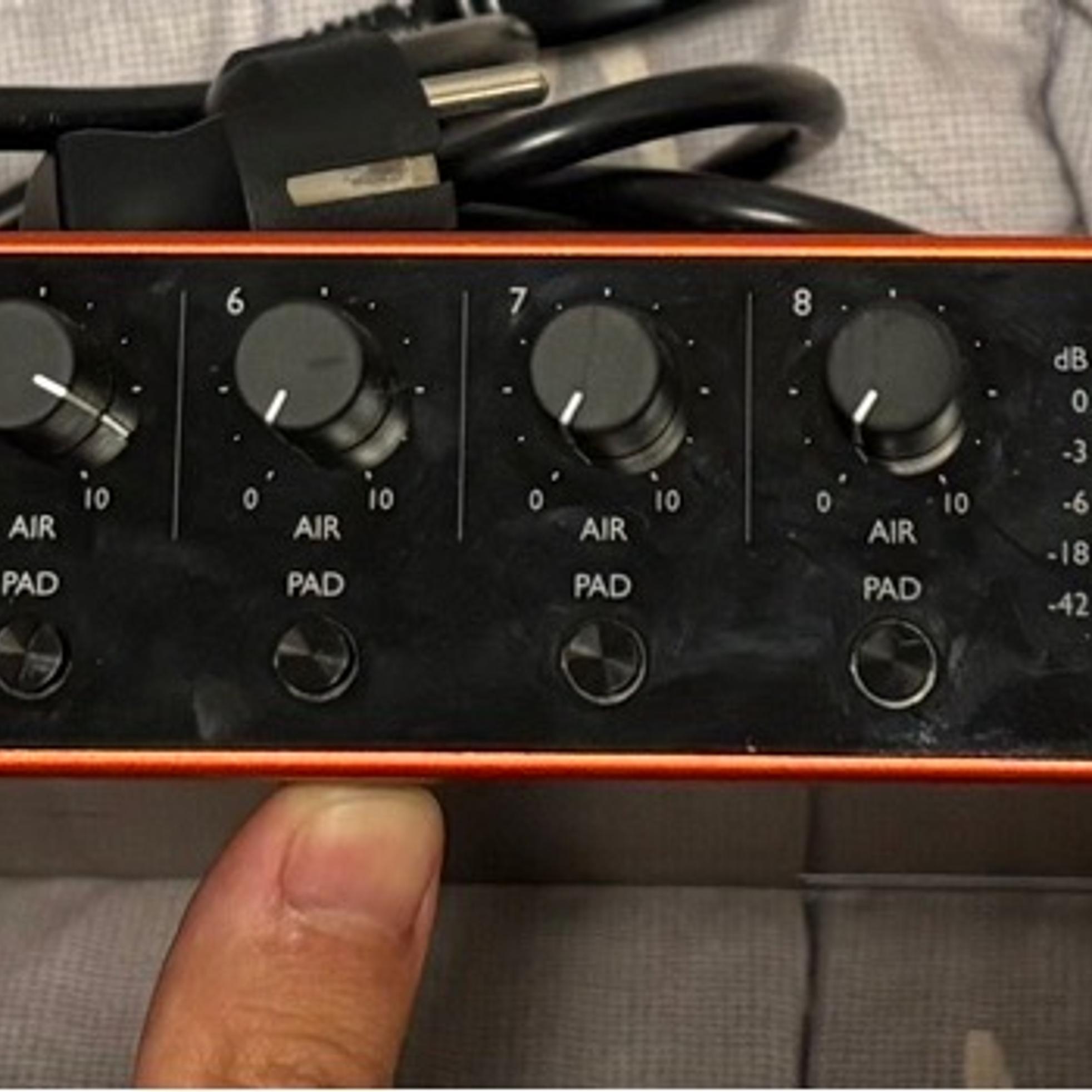 Focusrite scarlett 18i20 3rd gen 사진 2