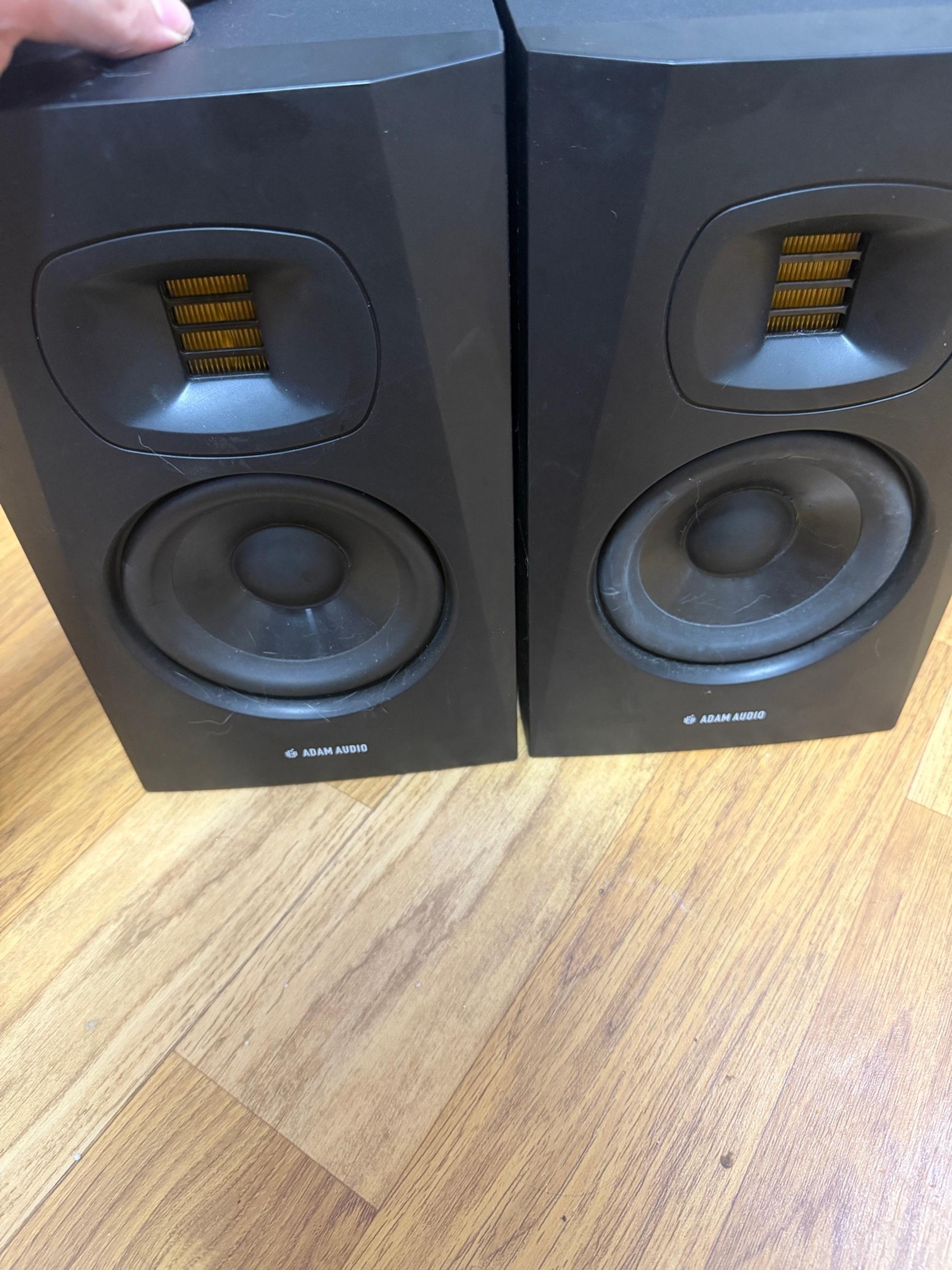 ADAM Audio 이번주만 35만원 아담오디오 T5V 1조 판매합니다(케이블+스피커받침대 포함)