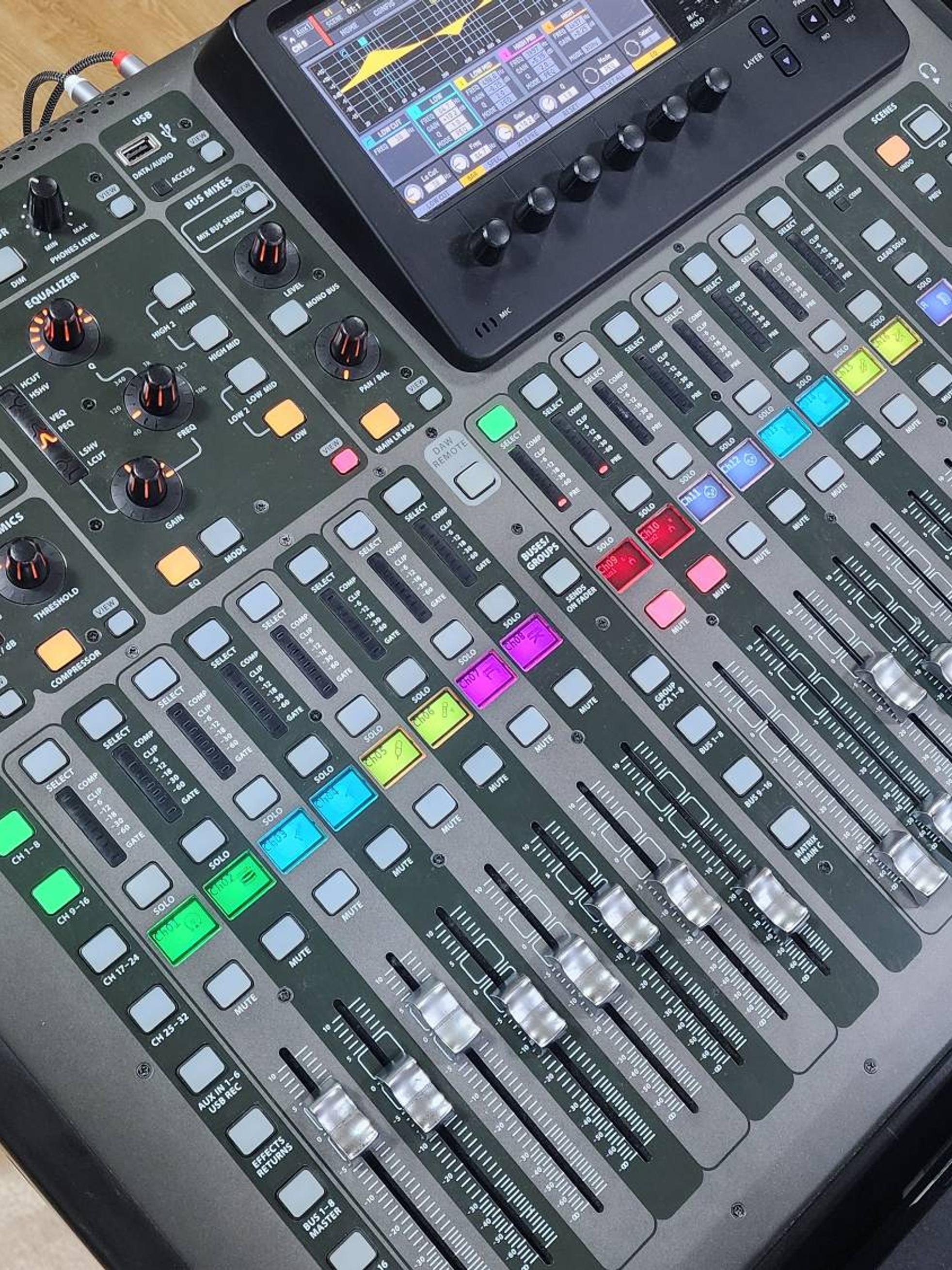 Behringer X32 Compact