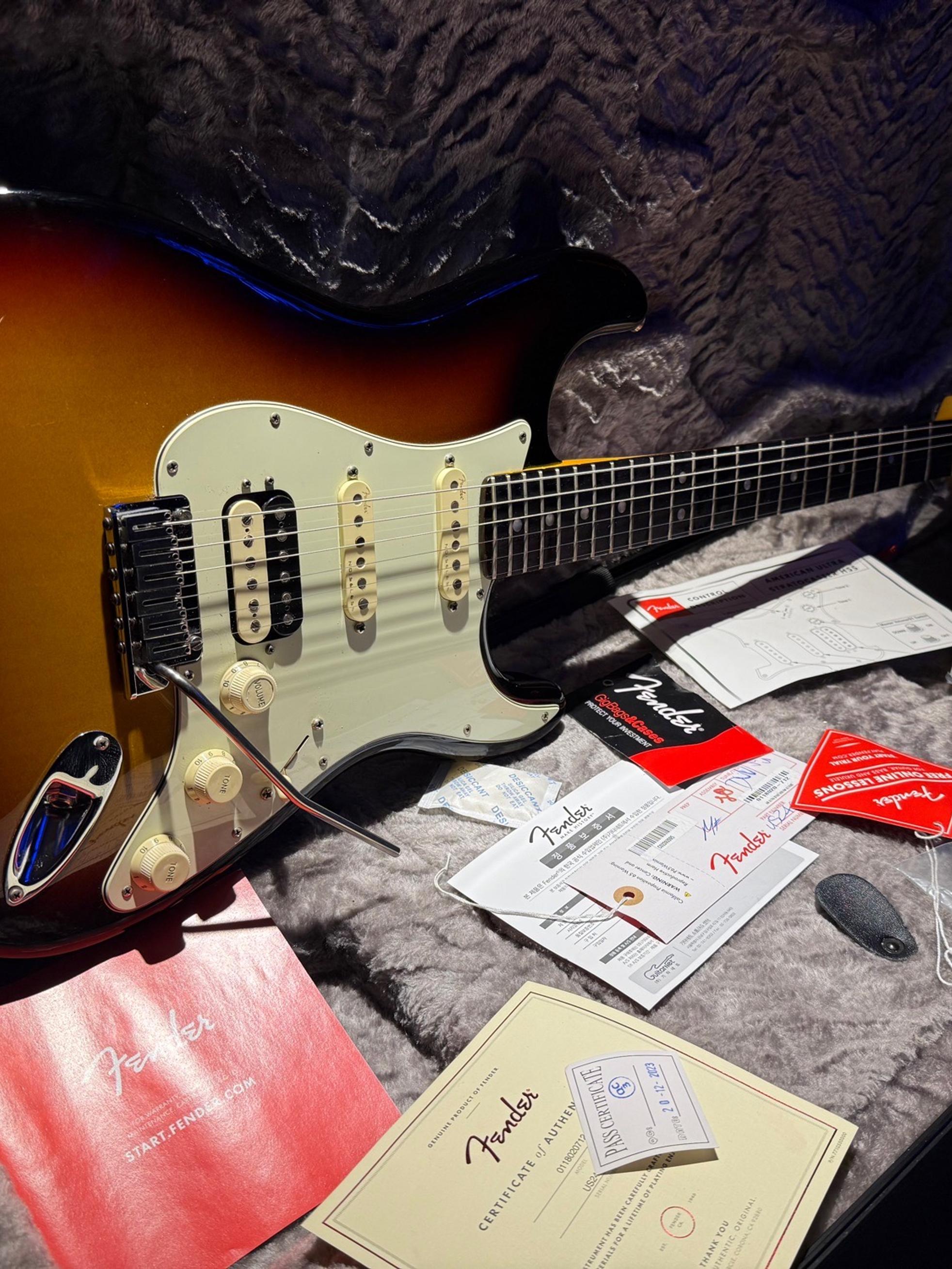 Fender (판매/교환) 2024 Fender American Ultra HSS(로즈우드) 일렉기타