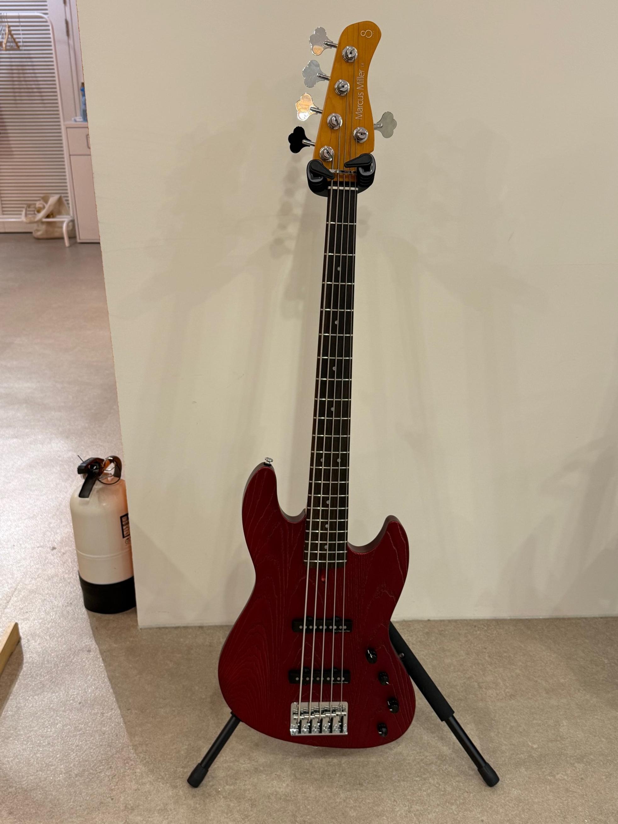 Sire Sire v6 bass 5st