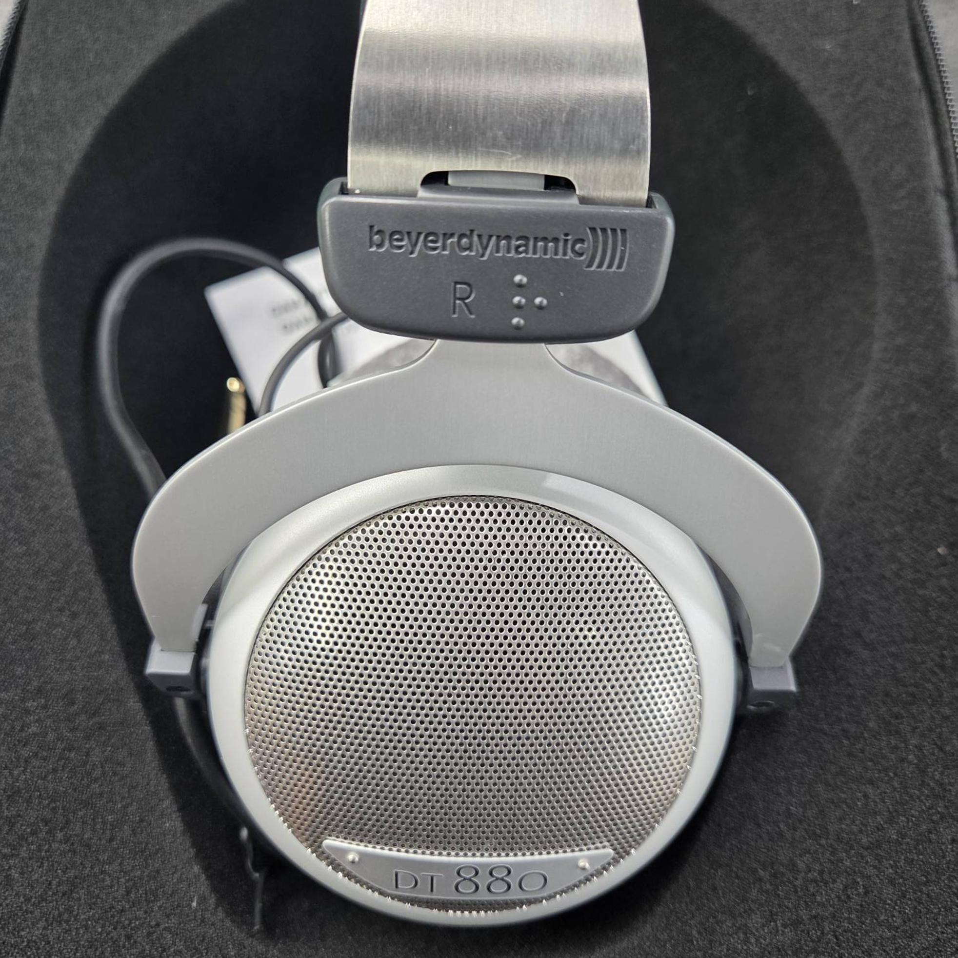 Beyerdynamic BEYERDYNAMIC DT-880 실버 사진 1