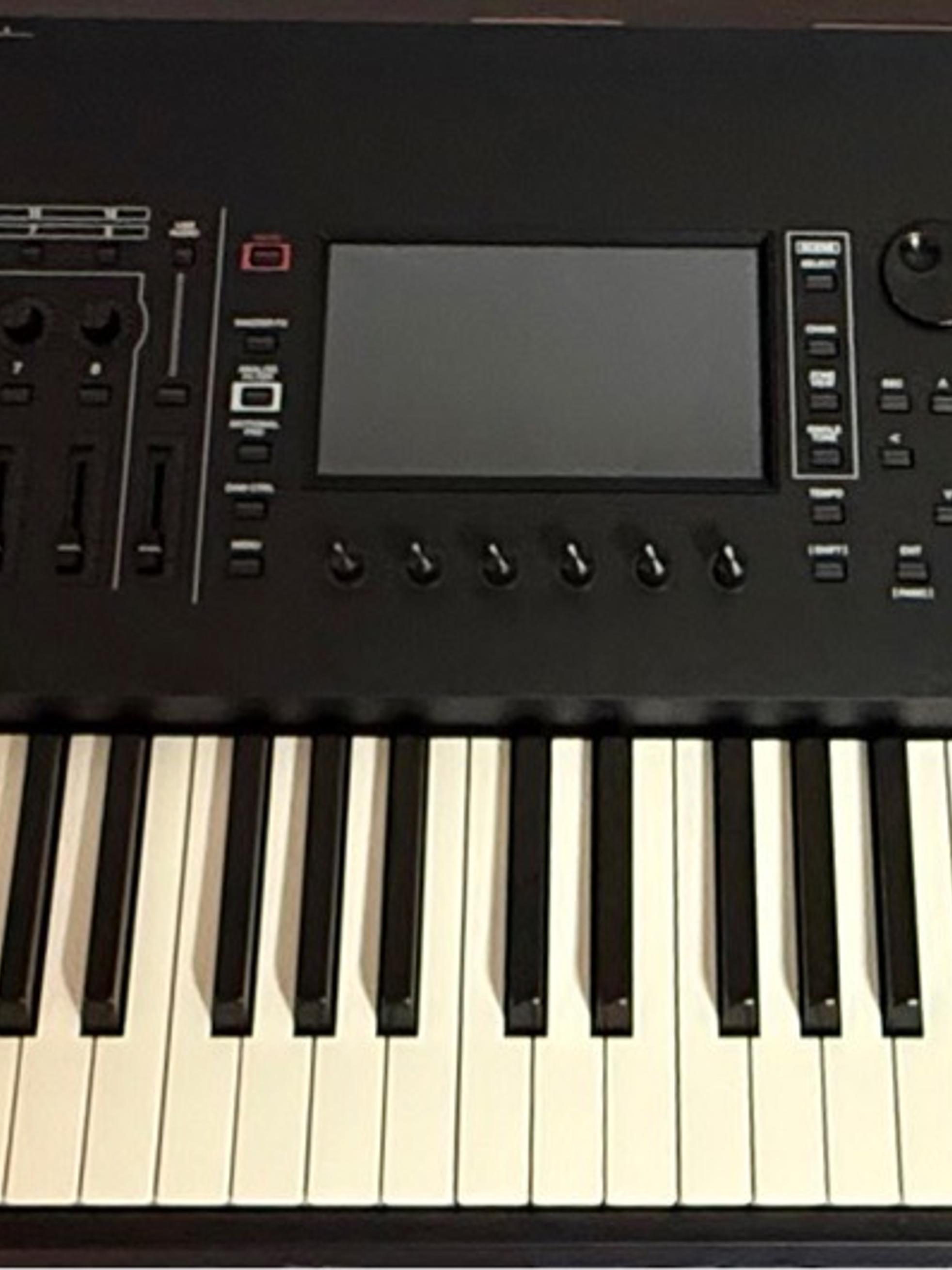 Roland FANTOM-8